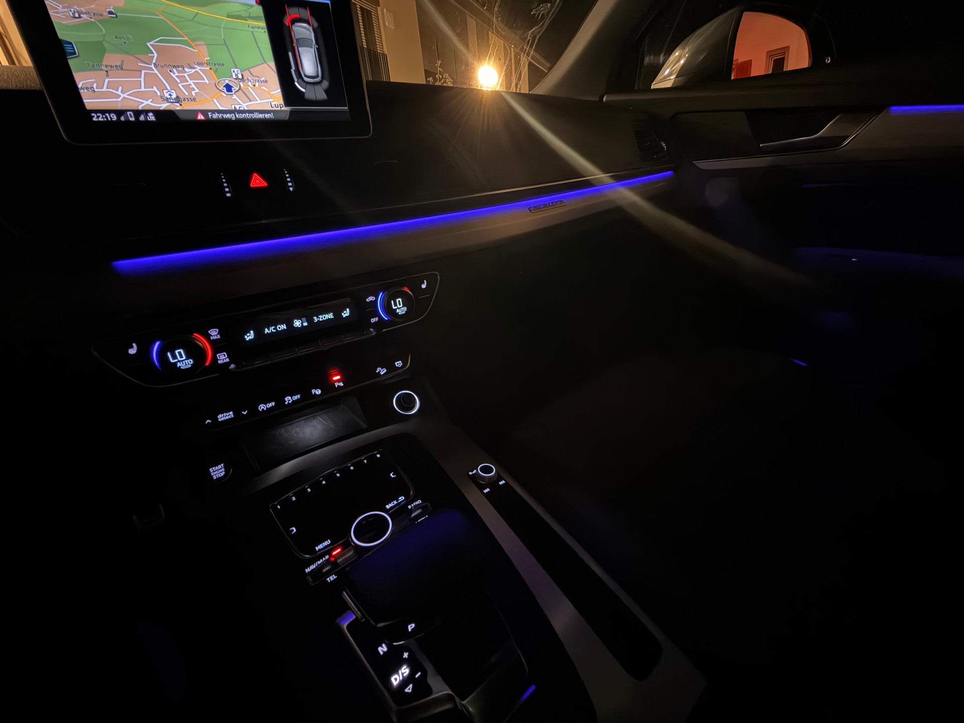 AUDI Q5 2.0 TDI quattro S-tronic S-Line-image-24