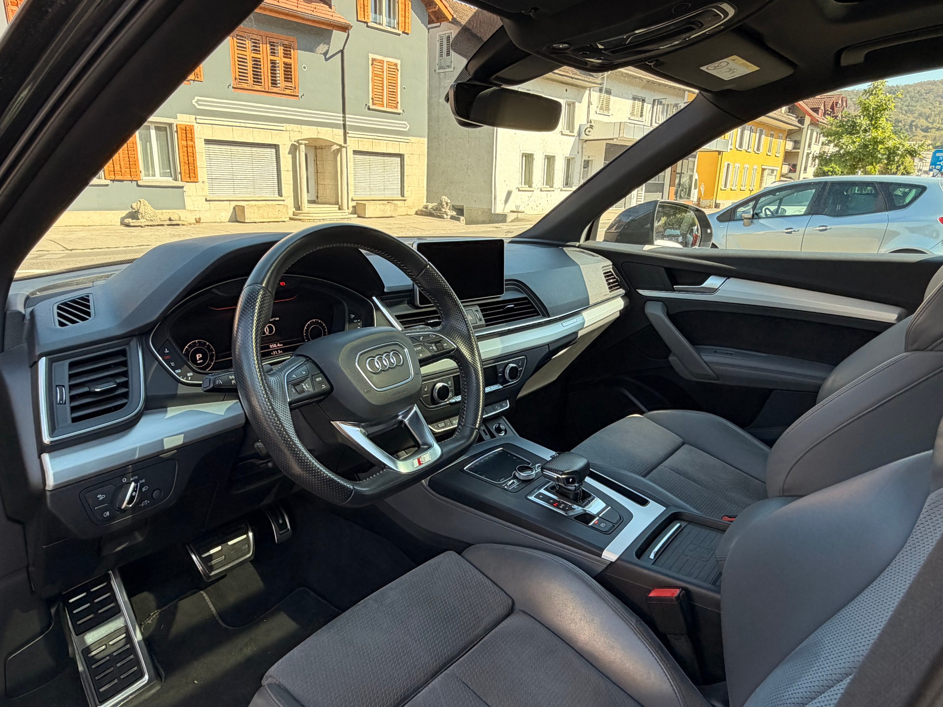 AUDI Q5 2.0 TDI quattro S-tronic S-Line-image-16