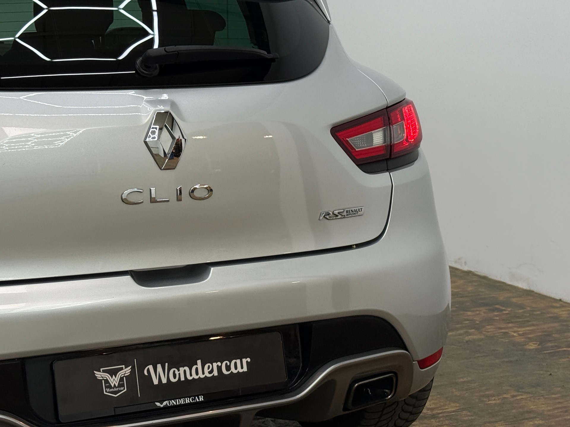 RENAULT Clio 1.6 T RS 200 EDC-image-12