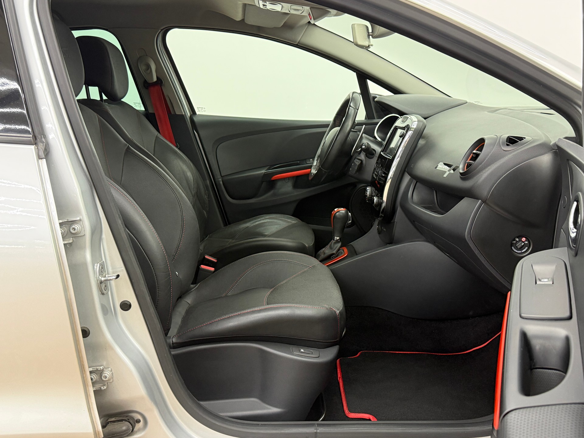 RENAULT Clio 1.6 T RS 200 EDC-image-20
