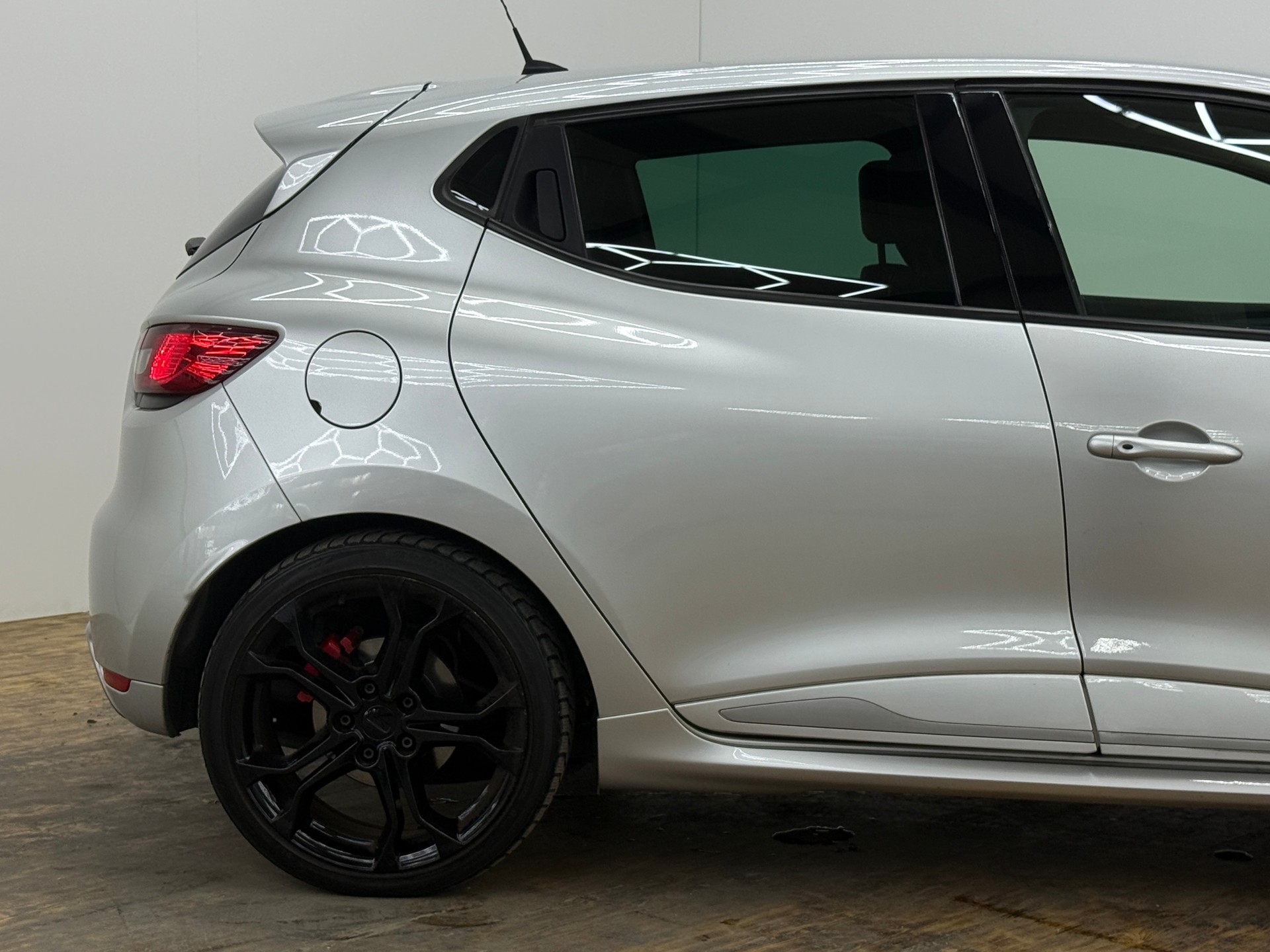 RENAULT Clio 1.6 T RS 200 EDC-image-15