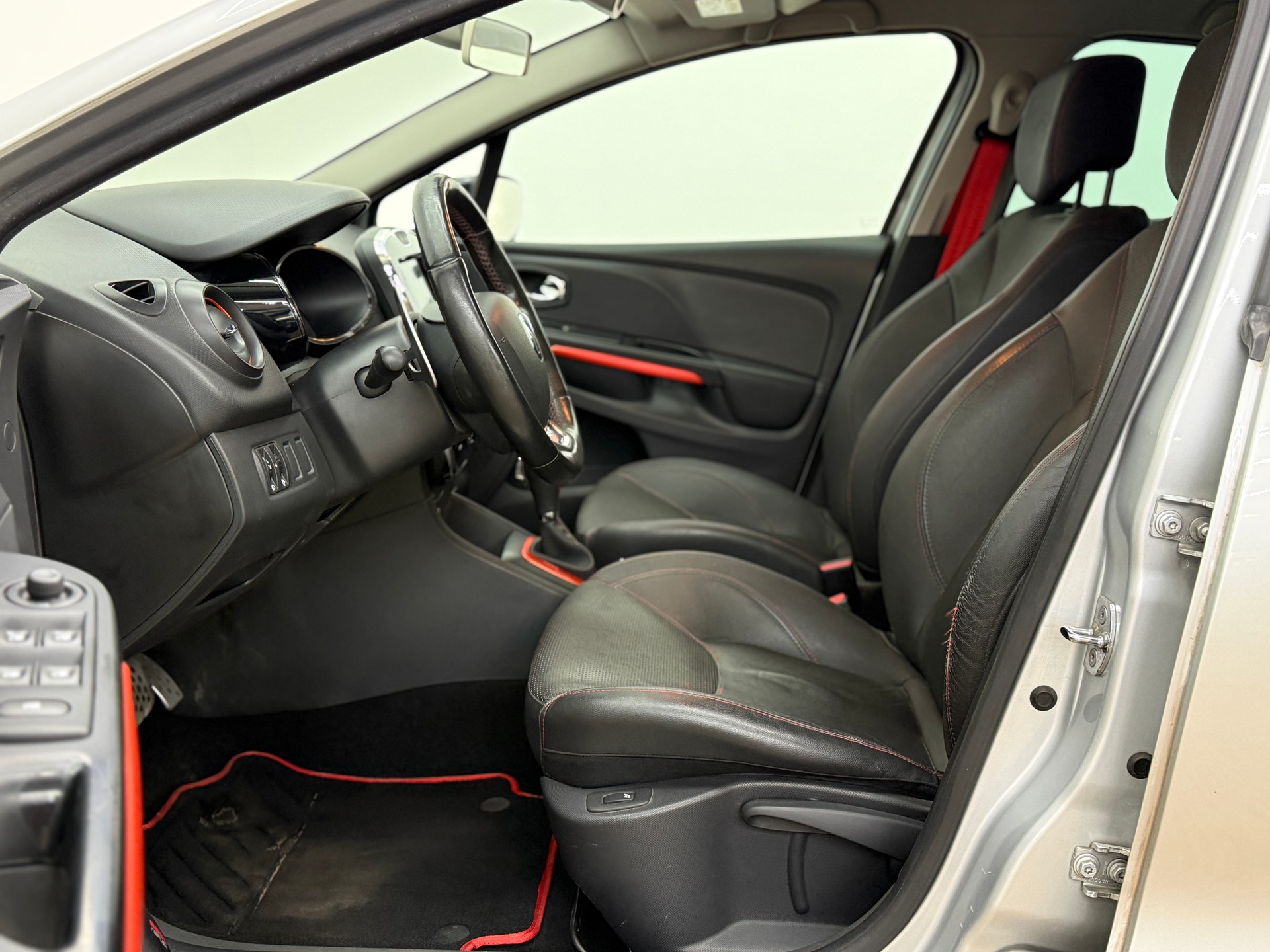 RENAULT Clio 1.6 T RS 200 EDC-image-18