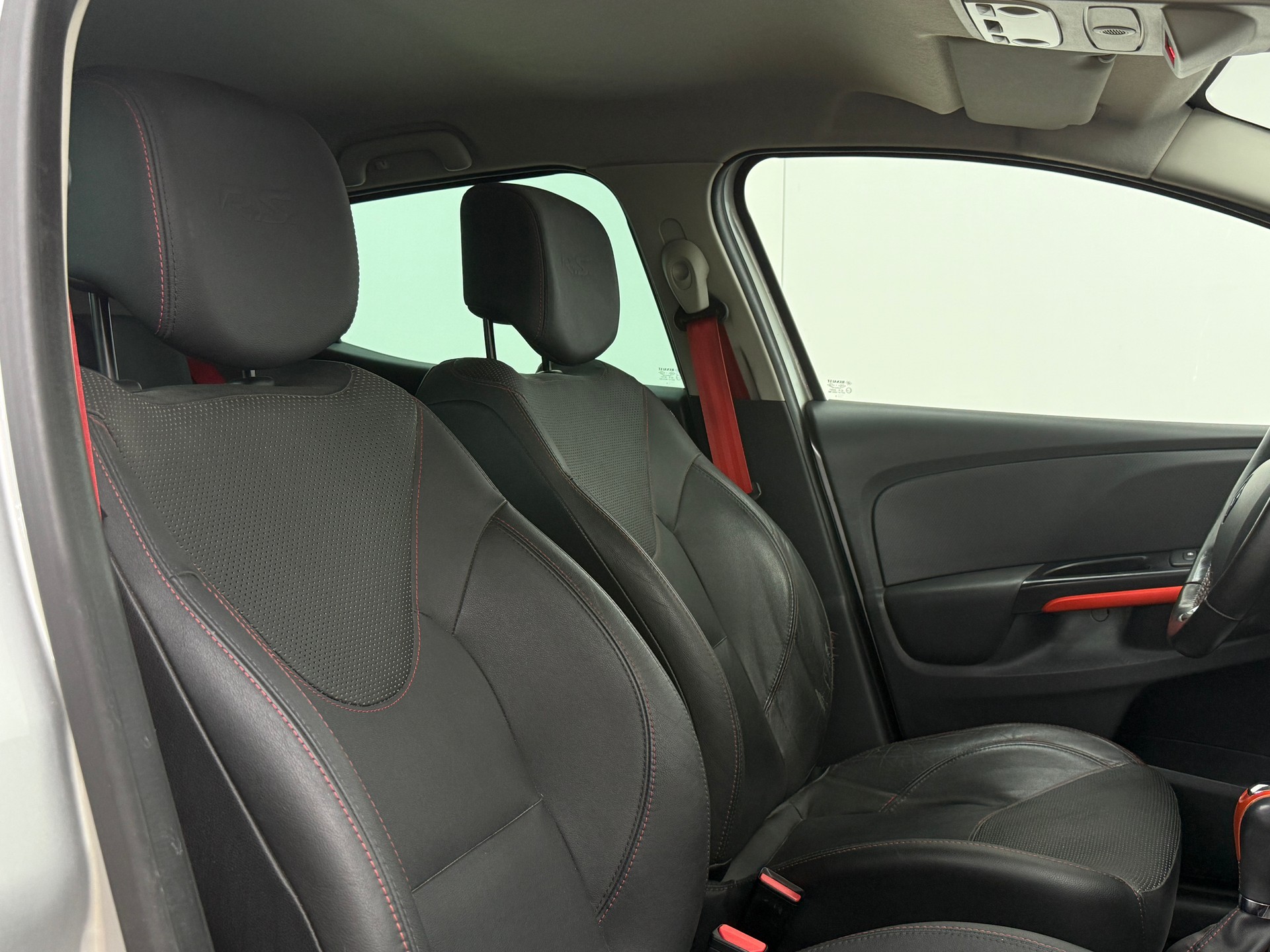 RENAULT Clio 1.6 T RS 200 EDC-image-21