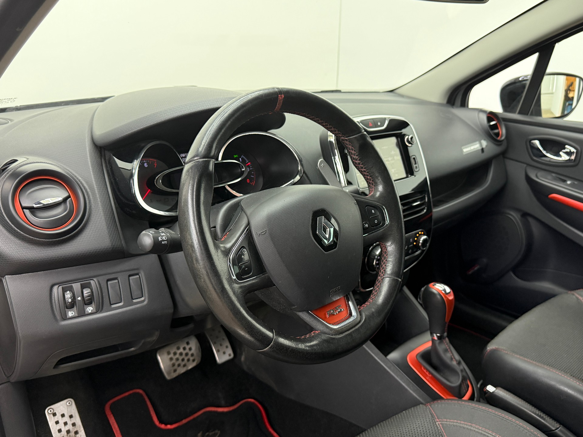 RENAULT Clio 1.6 T RS 200 EDC-image-26