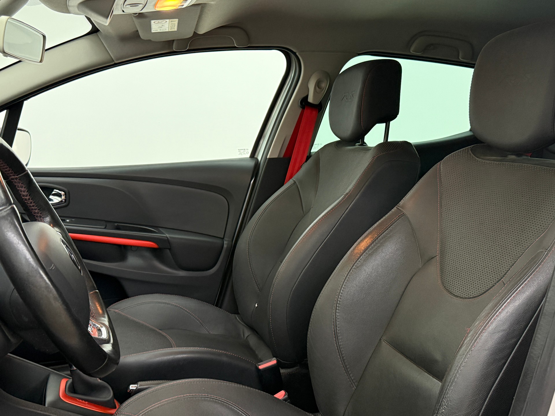 RENAULT Clio 1.6 T RS 200 EDC-image-19