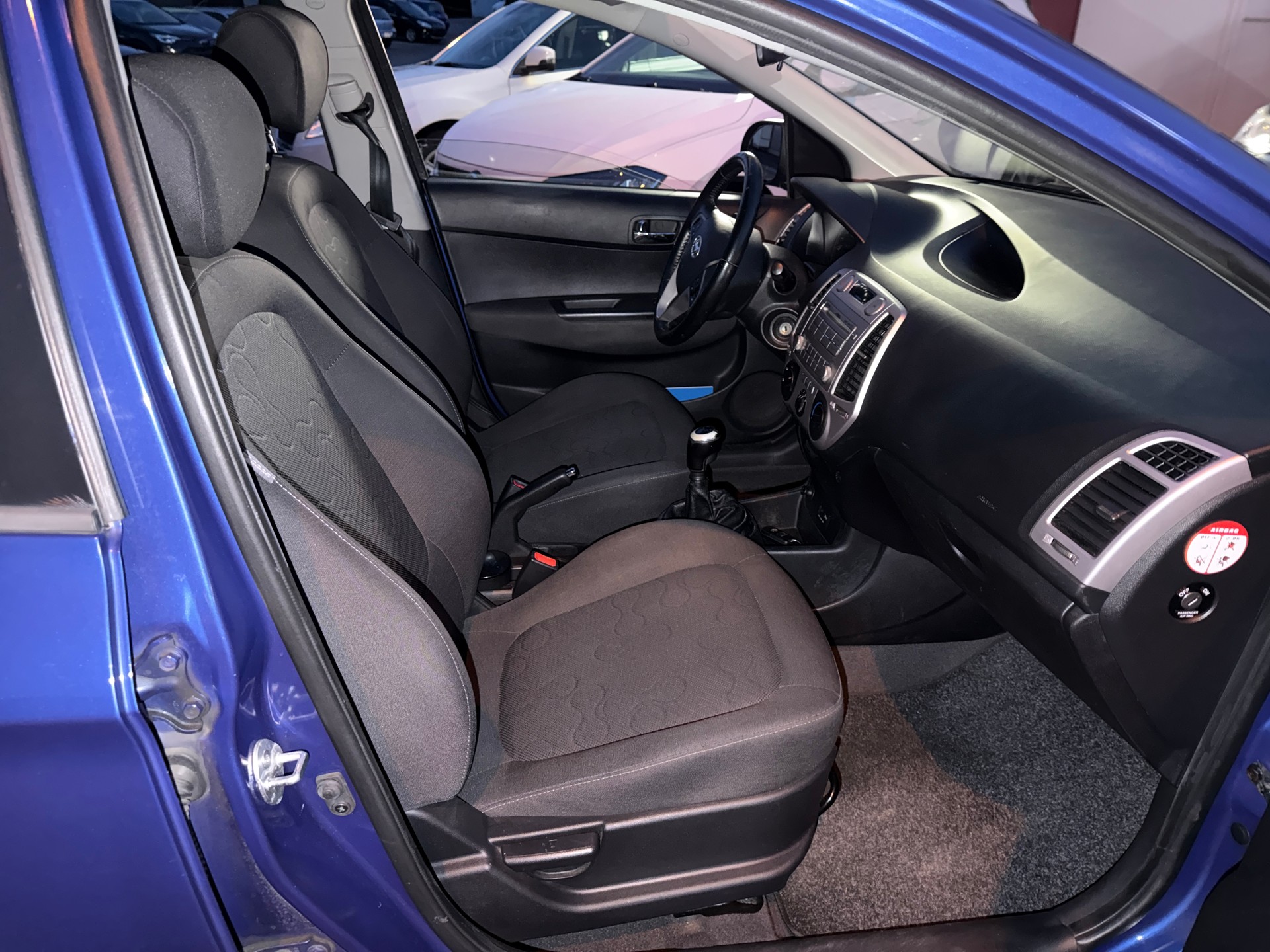 HYUNDAI i20 1.4 Style-image-9