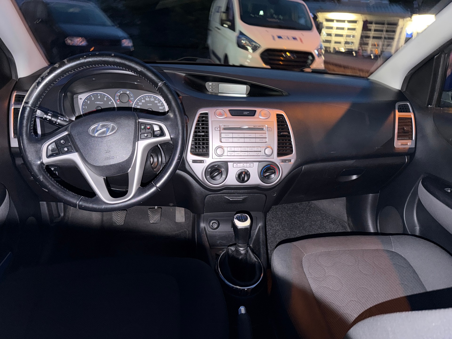 HYUNDAI i20 1.4 Style-image-10