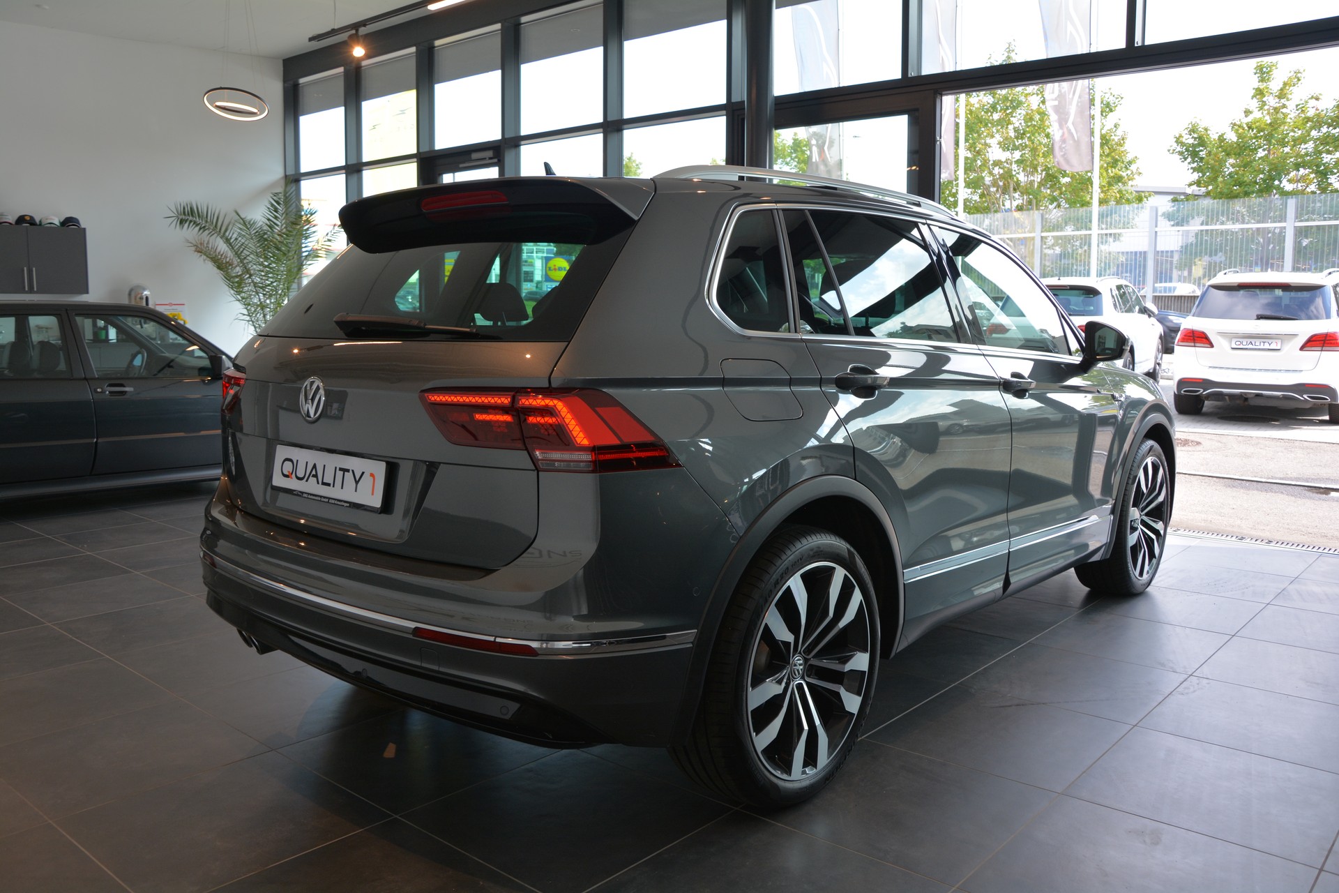 VW Tiguan 2.0 TDI SCR Highline 4Motion DSG R-Line-image-5
