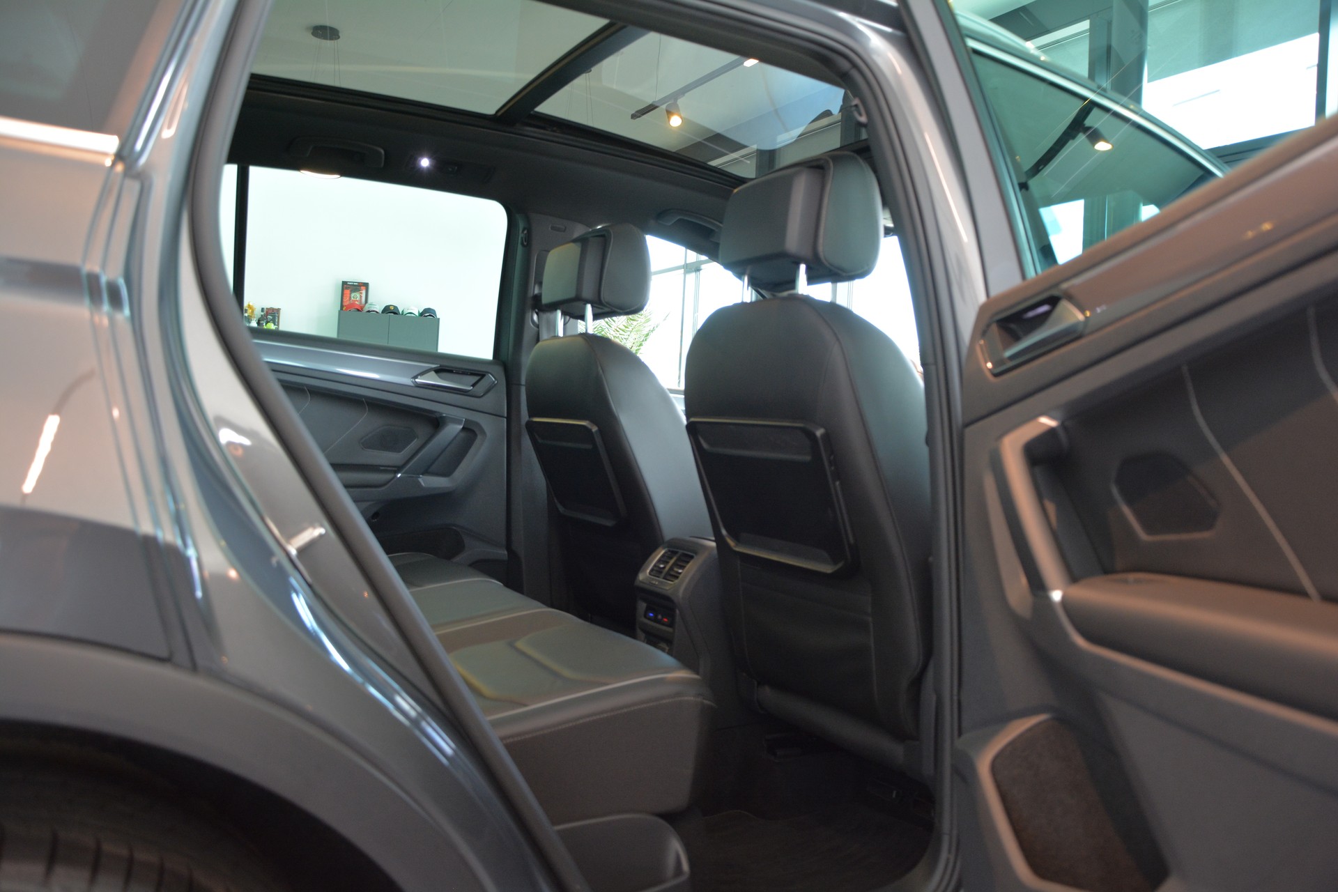 VW Tiguan 2.0 TDI SCR Highline 4Motion DSG R-Line-image-13