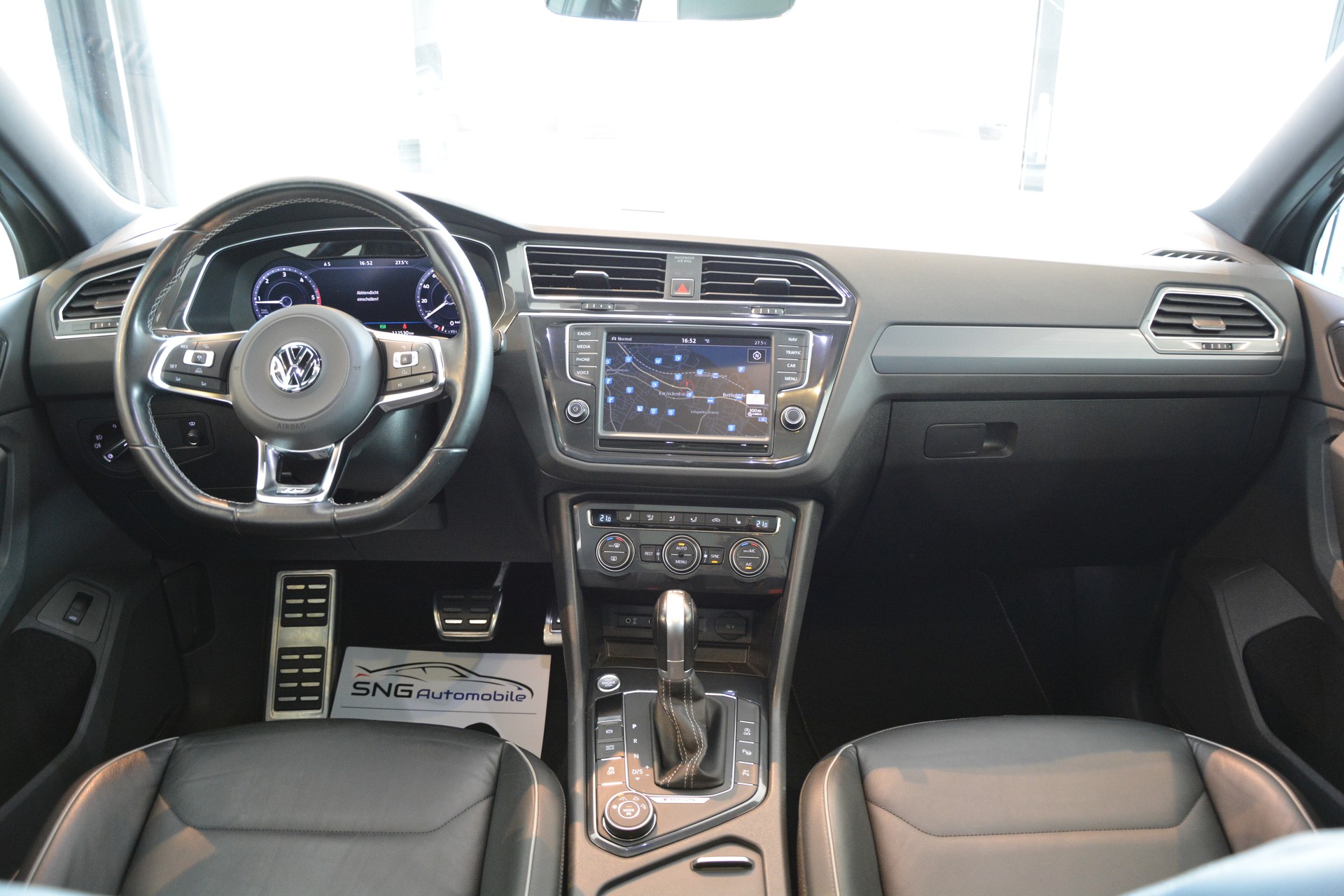 VW Tiguan 2.0 TDI SCR Highline 4Motion DSG R-Line-image-11
