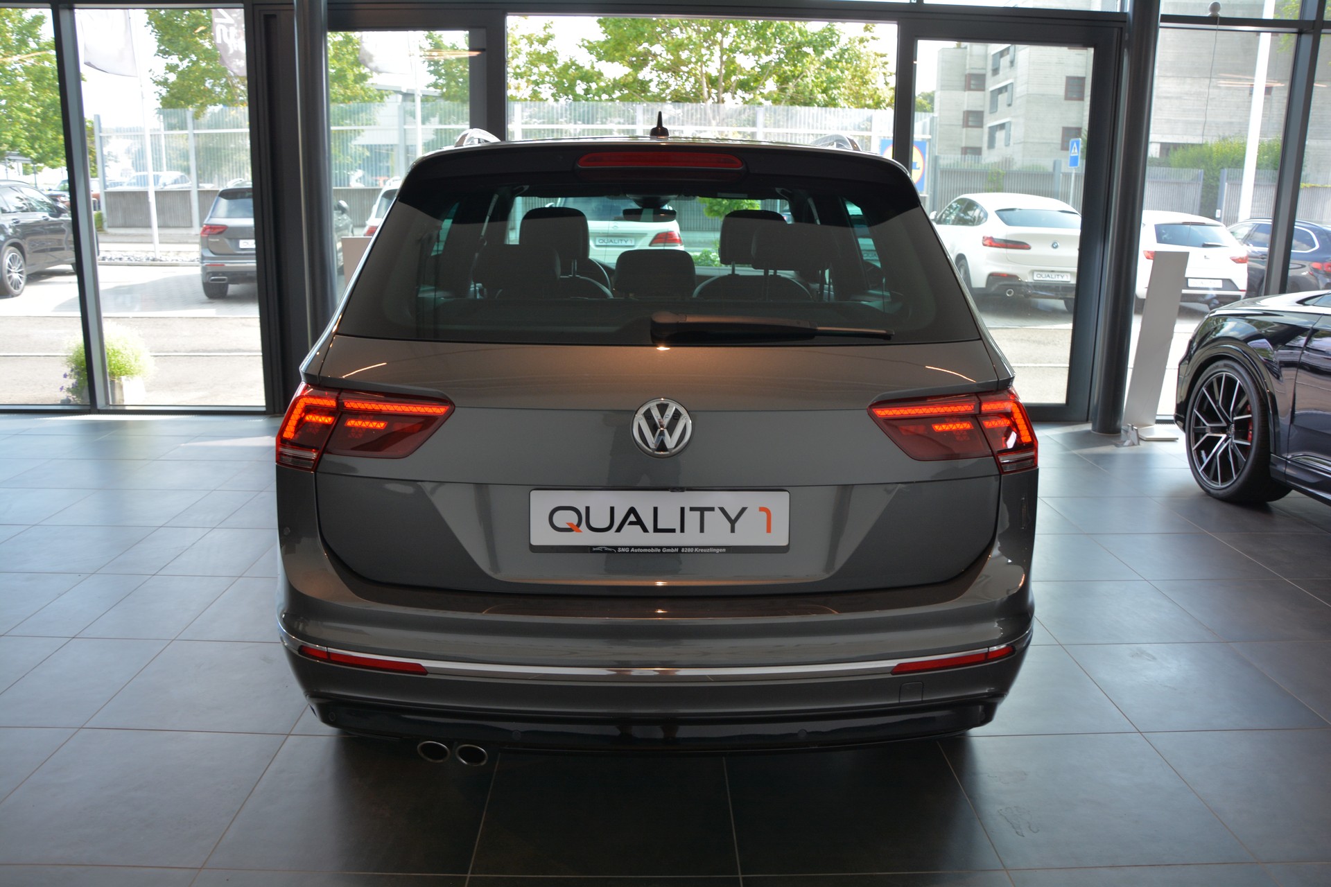 VW Tiguan 2.0 TDI SCR Highline 4Motion DSG R-Line-image-4