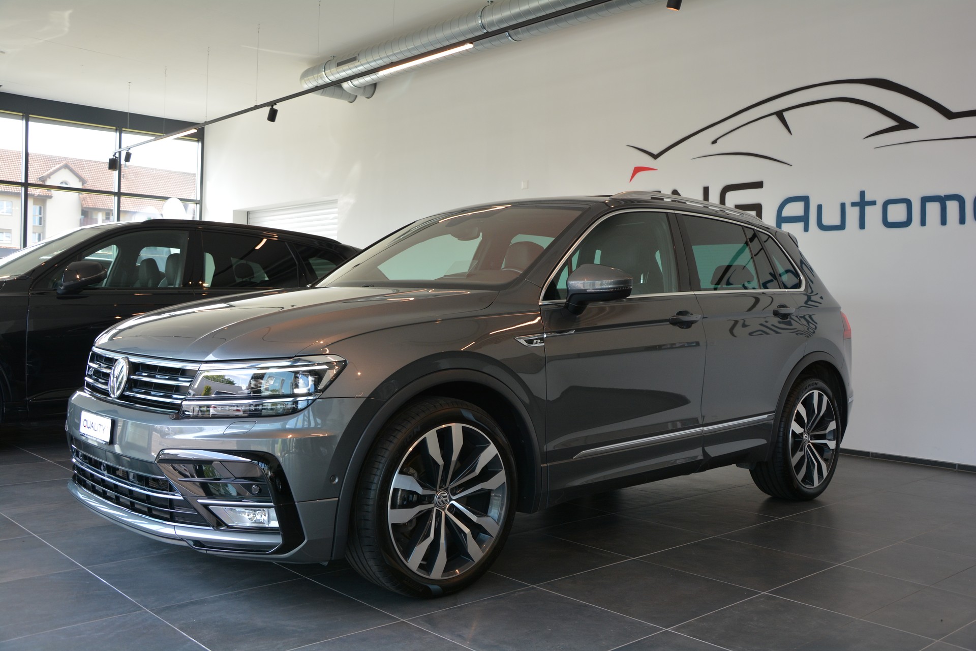 VW Tiguan 2.0 TDI SCR Highline 4Motion DSG R-Line-image-1