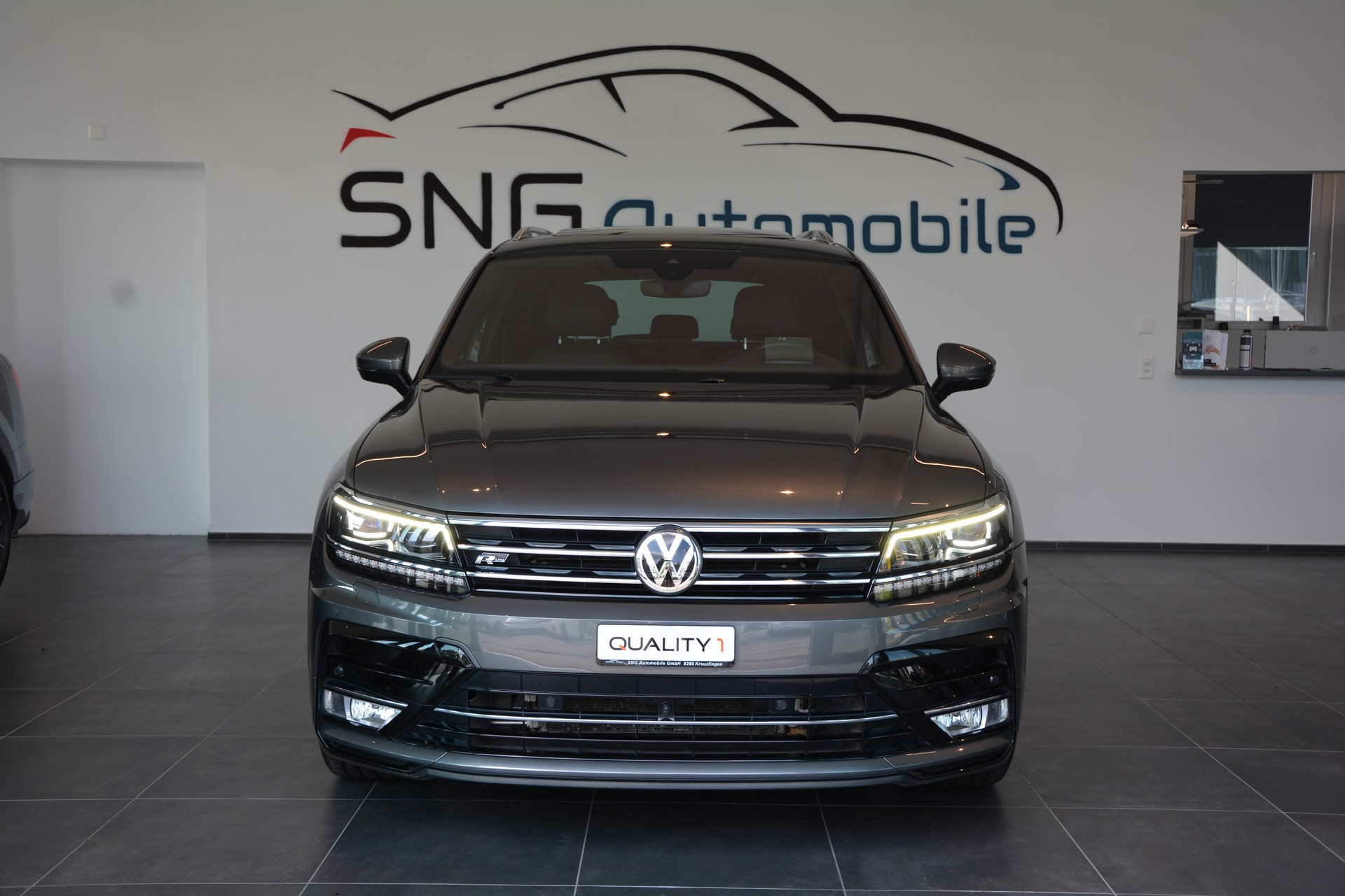 VW Tiguan 2.0 TDI SCR Highline 4Motion DSG R-Line-image-0