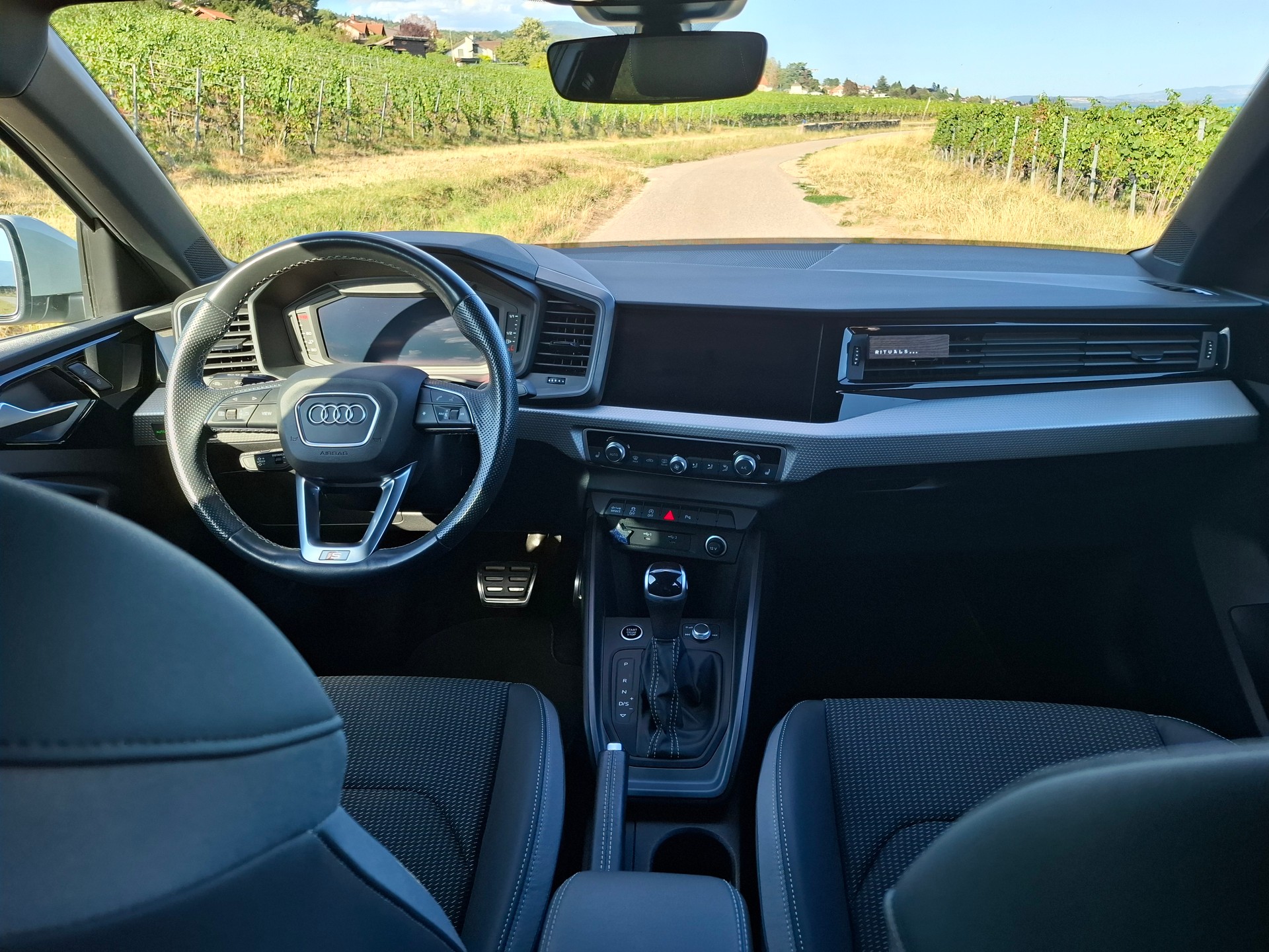 AUDI A1 Sportback 30 TFSI advanced S-tronic-image-10