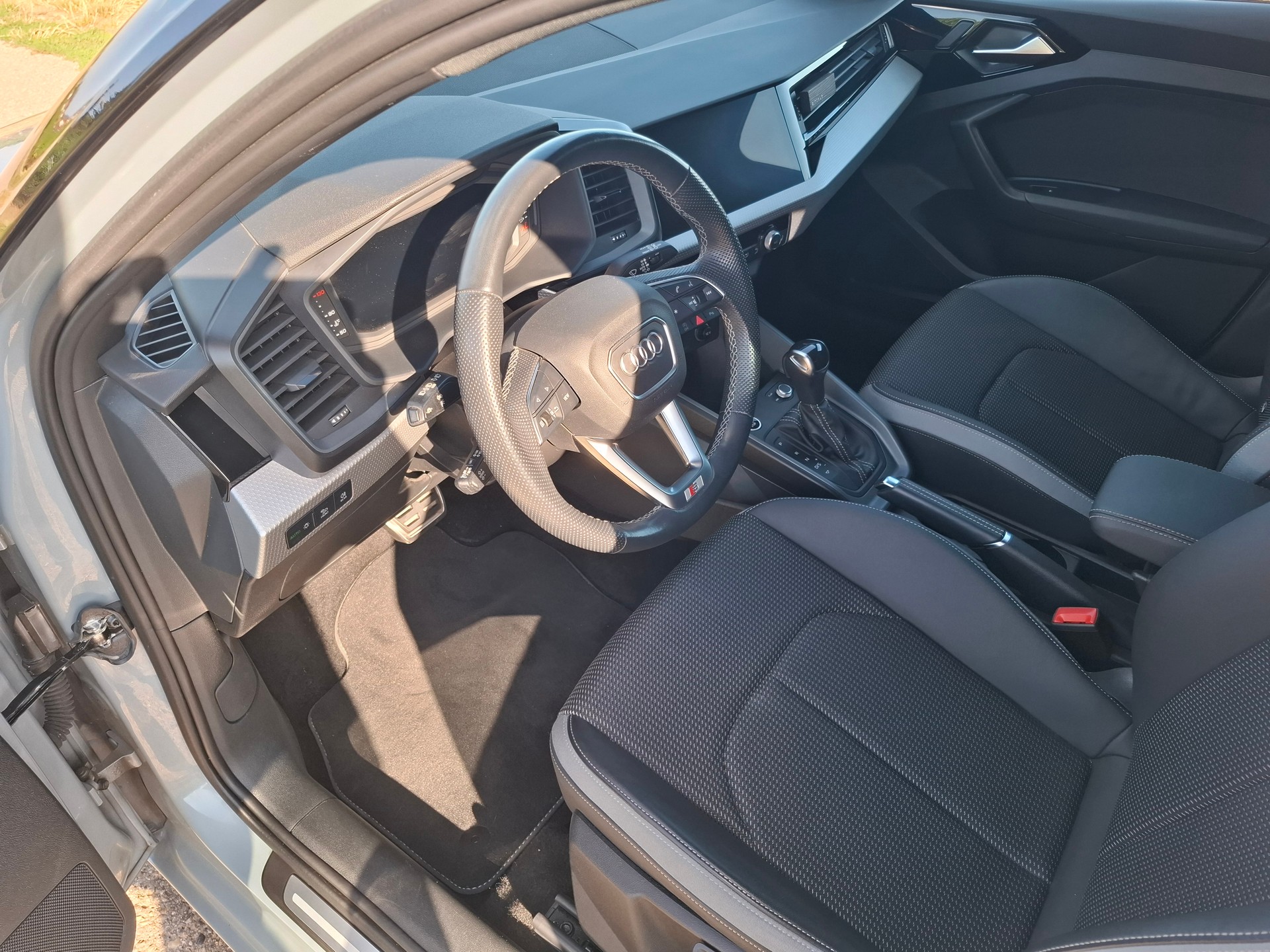 AUDI A1 Sportback 30 TFSI advanced S-tronic-image-9