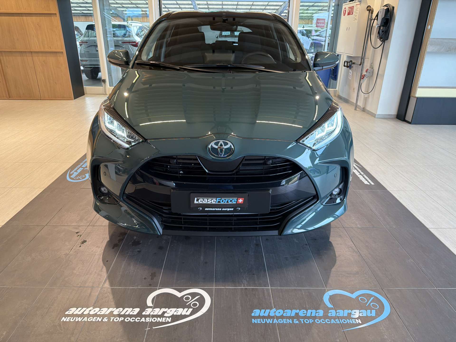 TOYOTA Yaris 1.5 Active Plus+ e-CVT Automat-image-10