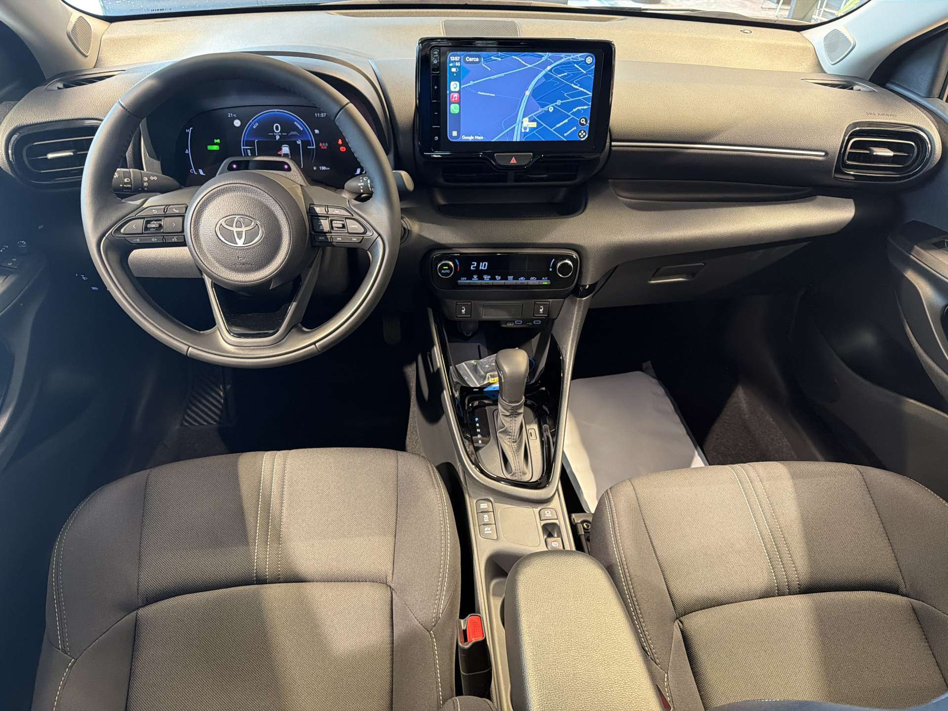 TOYOTA Yaris 1.5 Active Plus+ e-CVT Automat-image-14
