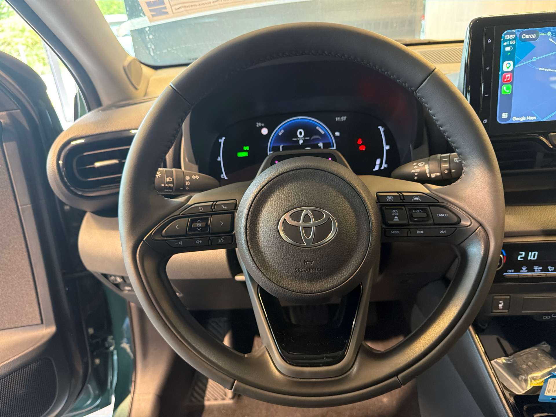 TOYOTA Yaris 1.5 Active Plus+ e-CVT Automat-image-15