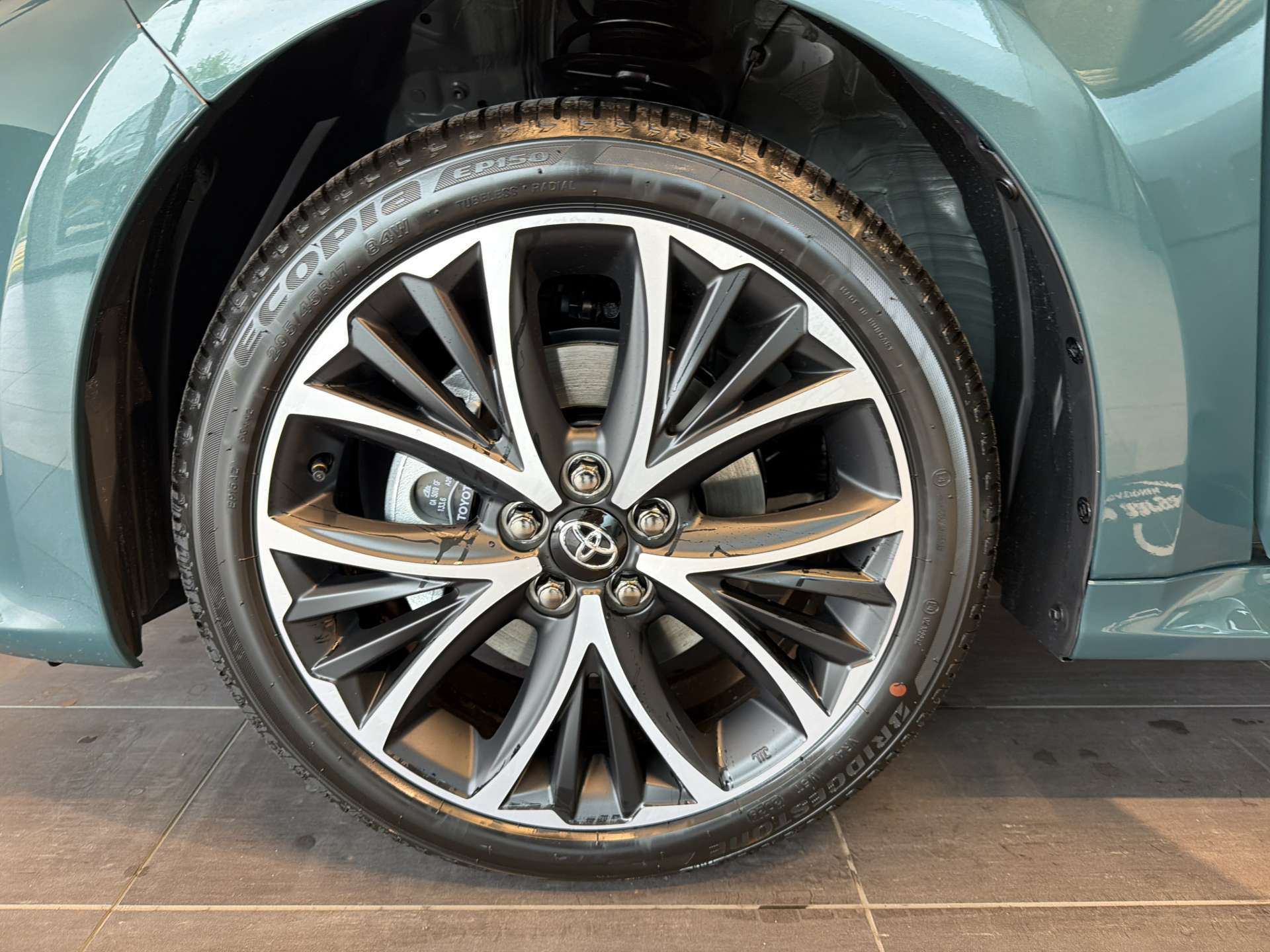 TOYOTA Yaris 1.5 Active Plus+ e-CVT Automat-image-8