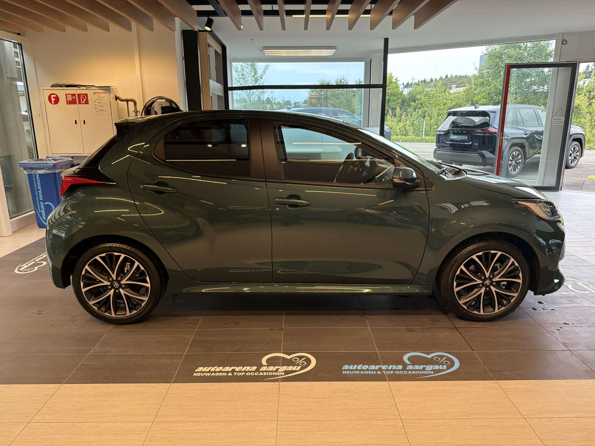 TOYOTA Yaris 1.5 Active Plus+ e-CVT Automat-image-11