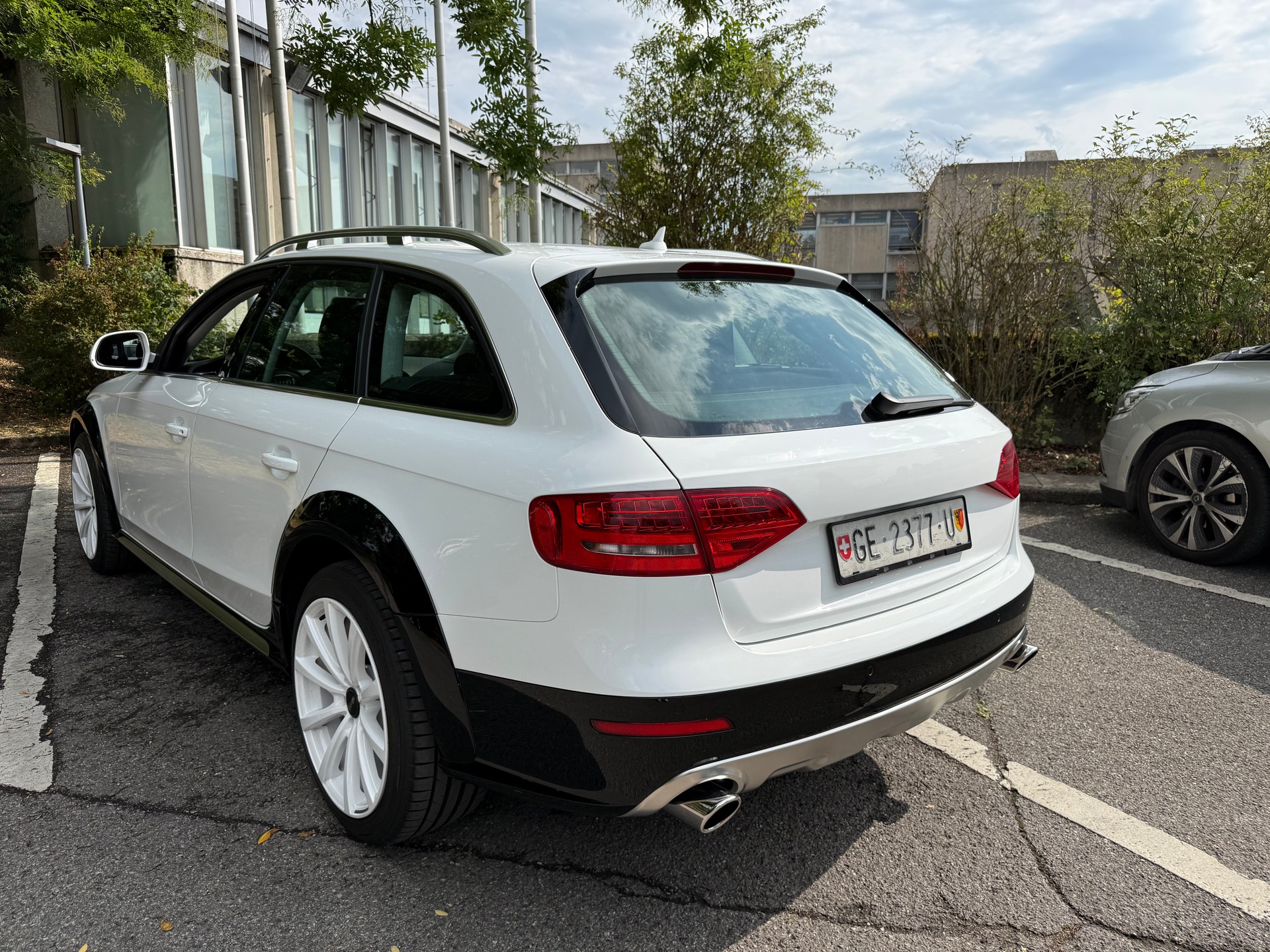 AUDI A4 allroad 2.0 TFSI quattro S-tronic-image-2