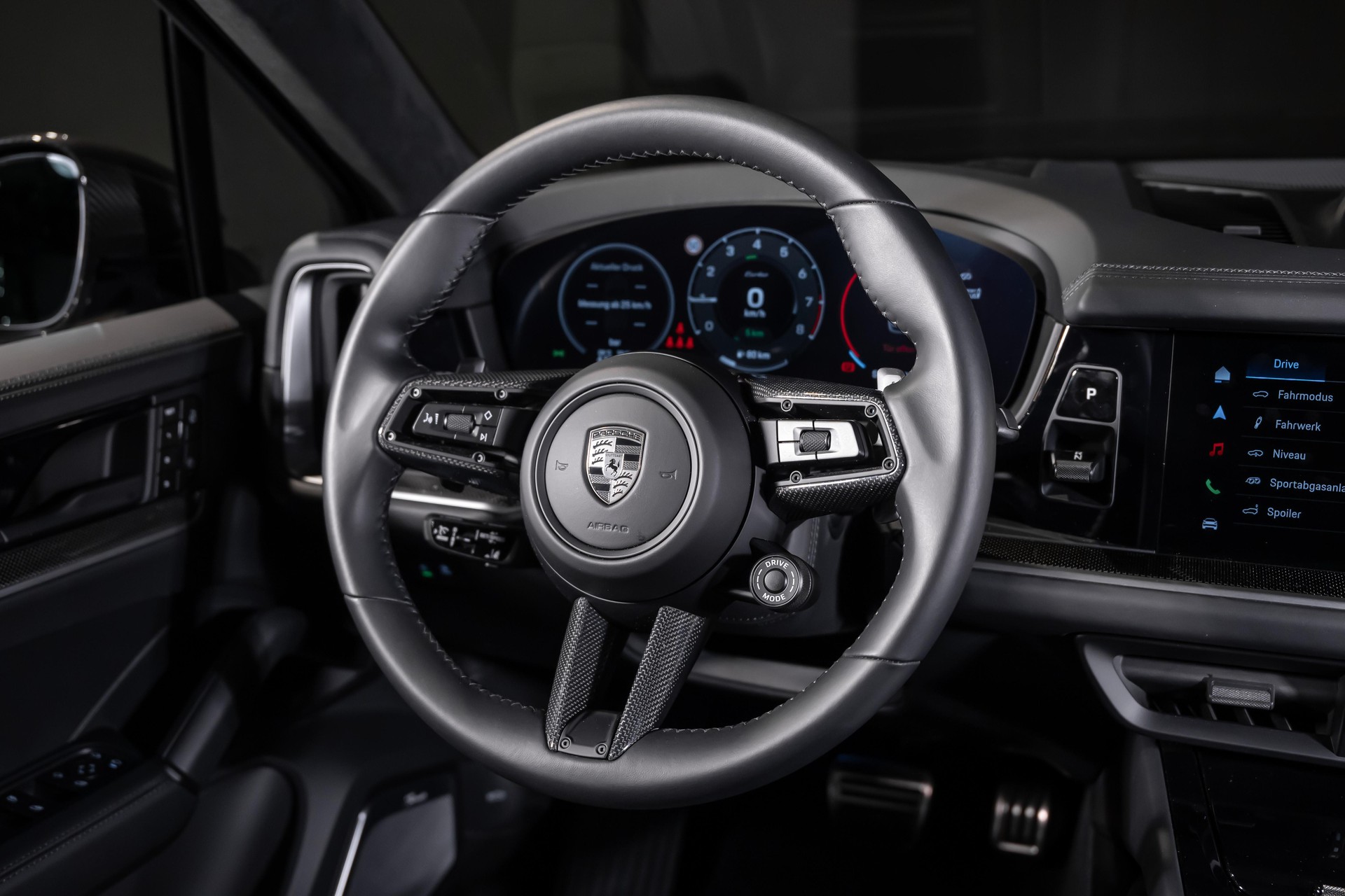 PORSCHE Cayenne 4.0 V8 Turbo E-Hybrid-image-17