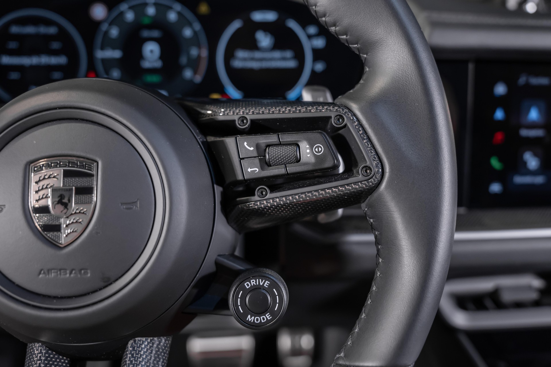 PORSCHE Cayenne 4.0 V8 Turbo E-Hybrid-image-25