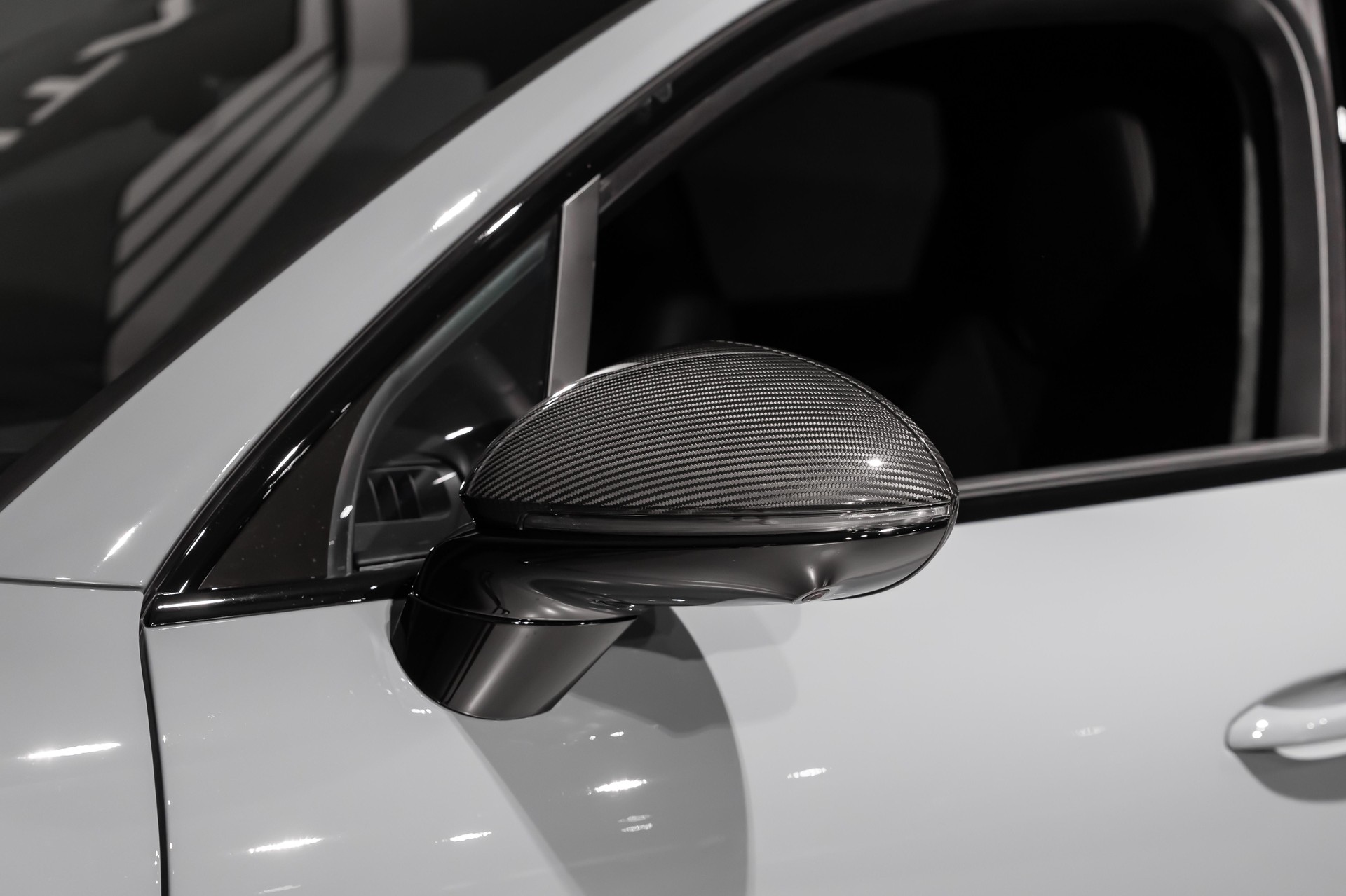 PORSCHE Cayenne 4.0 V8 Turbo E-Hybrid-image-7