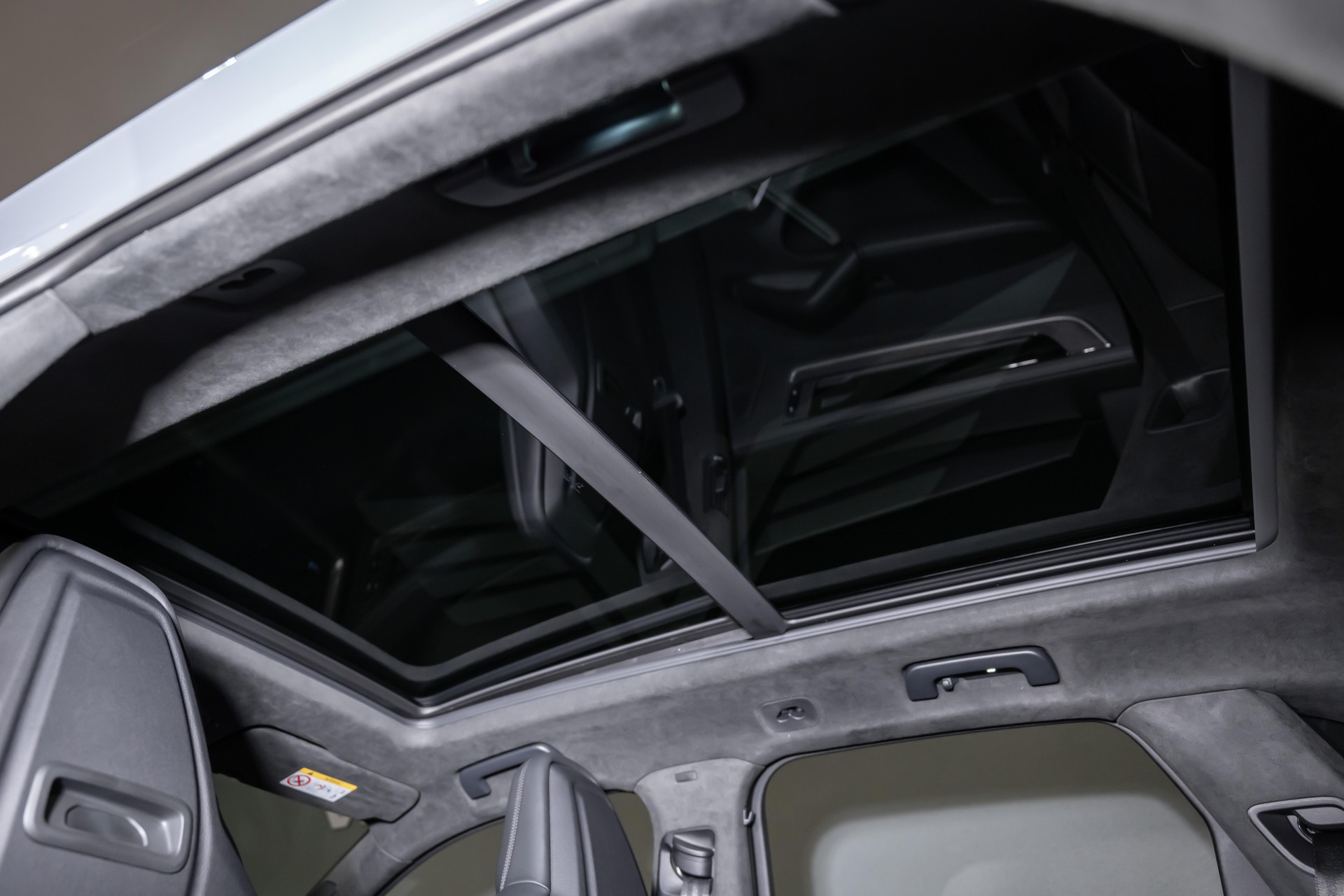 PORSCHE Cayenne 4.0 V8 Turbo E-Hybrid-image-22