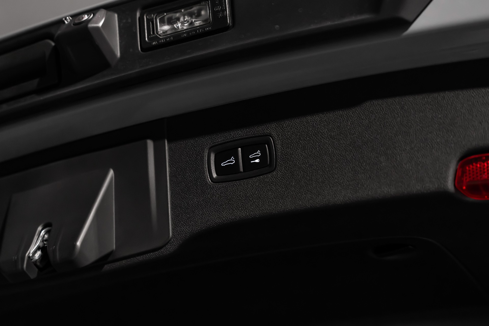 PORSCHE Cayenne 4.0 V8 Turbo E-Hybrid-image-15