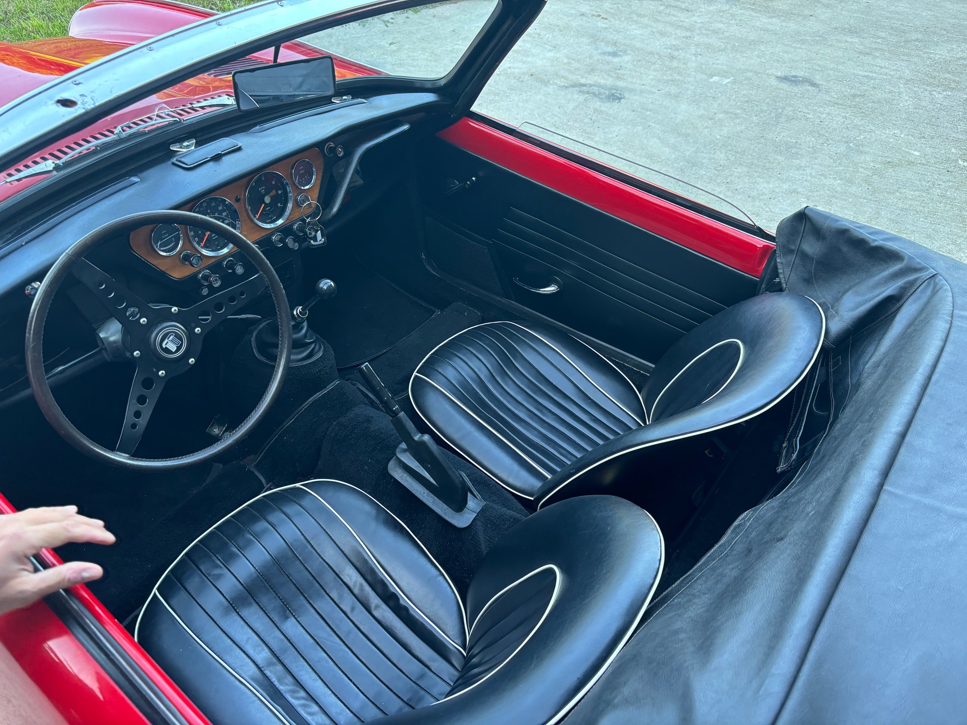 TRIUMPH GT6 recarrossée en Spitfire-image-4