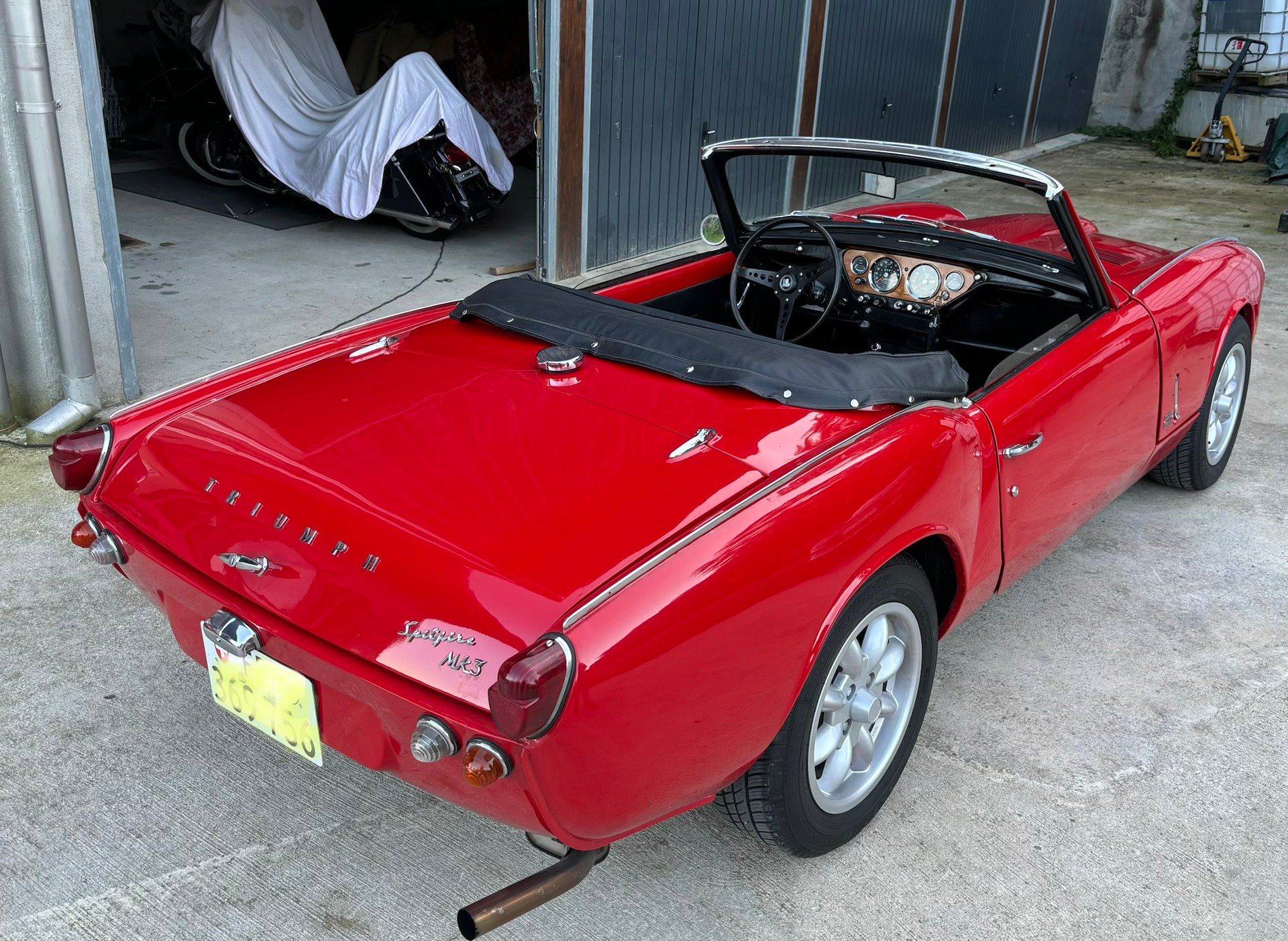 TRIUMPH GT6 recarrossée en Spitfire-image-2