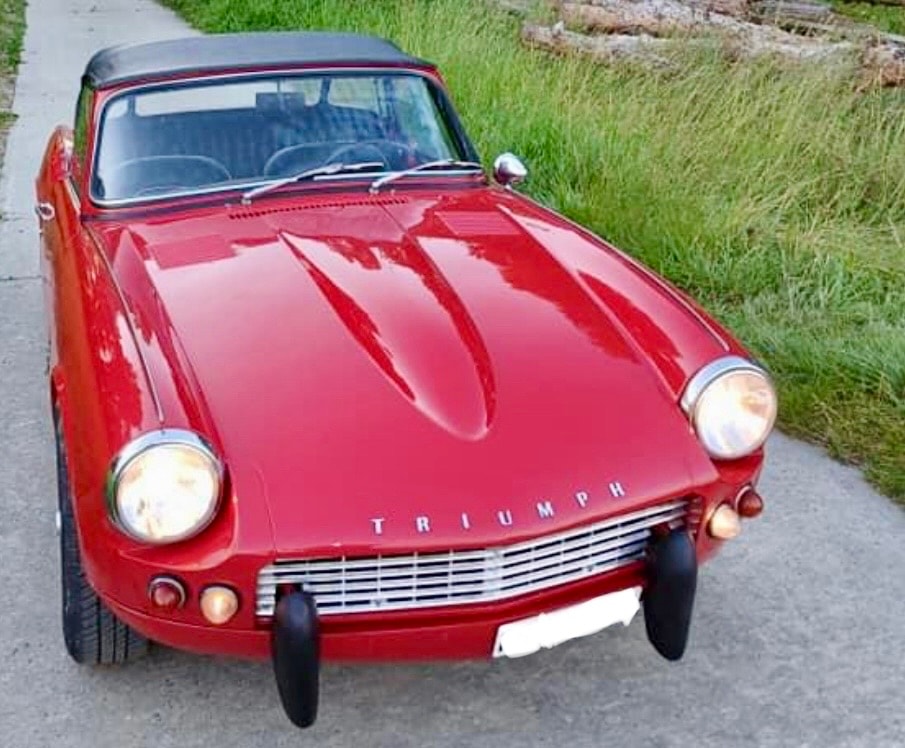 TRIUMPH GT6 recarrossée en Spitfire