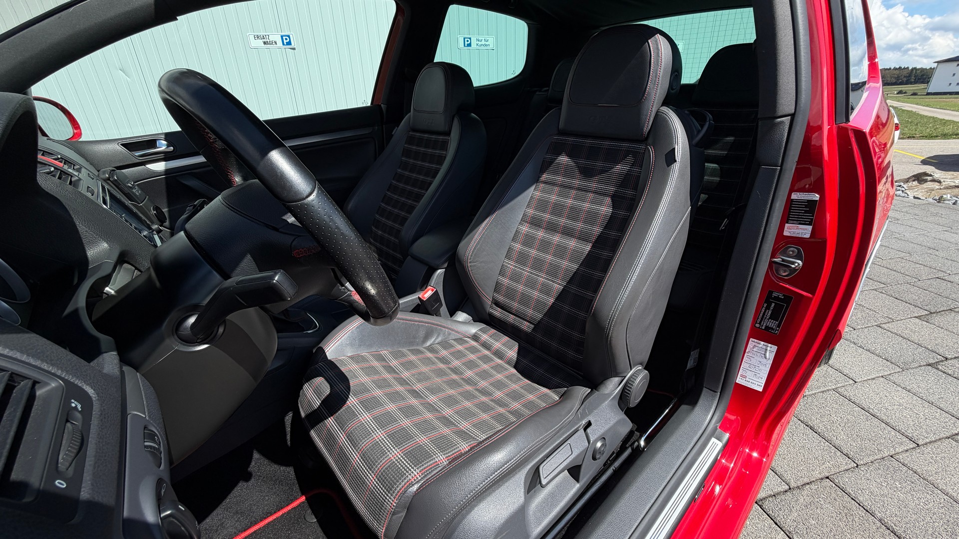 VW Golf 2.0 TFSI GTI Edition 30-image-12