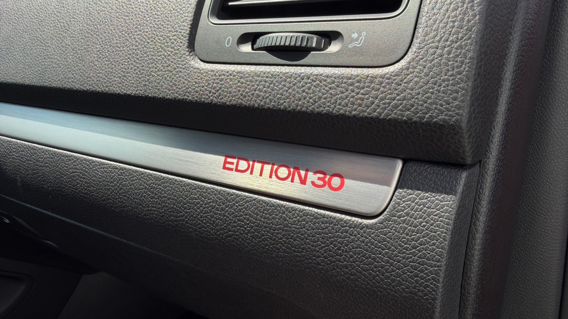 VW Golf 2.0 TFSI GTI Edition 30-image-17