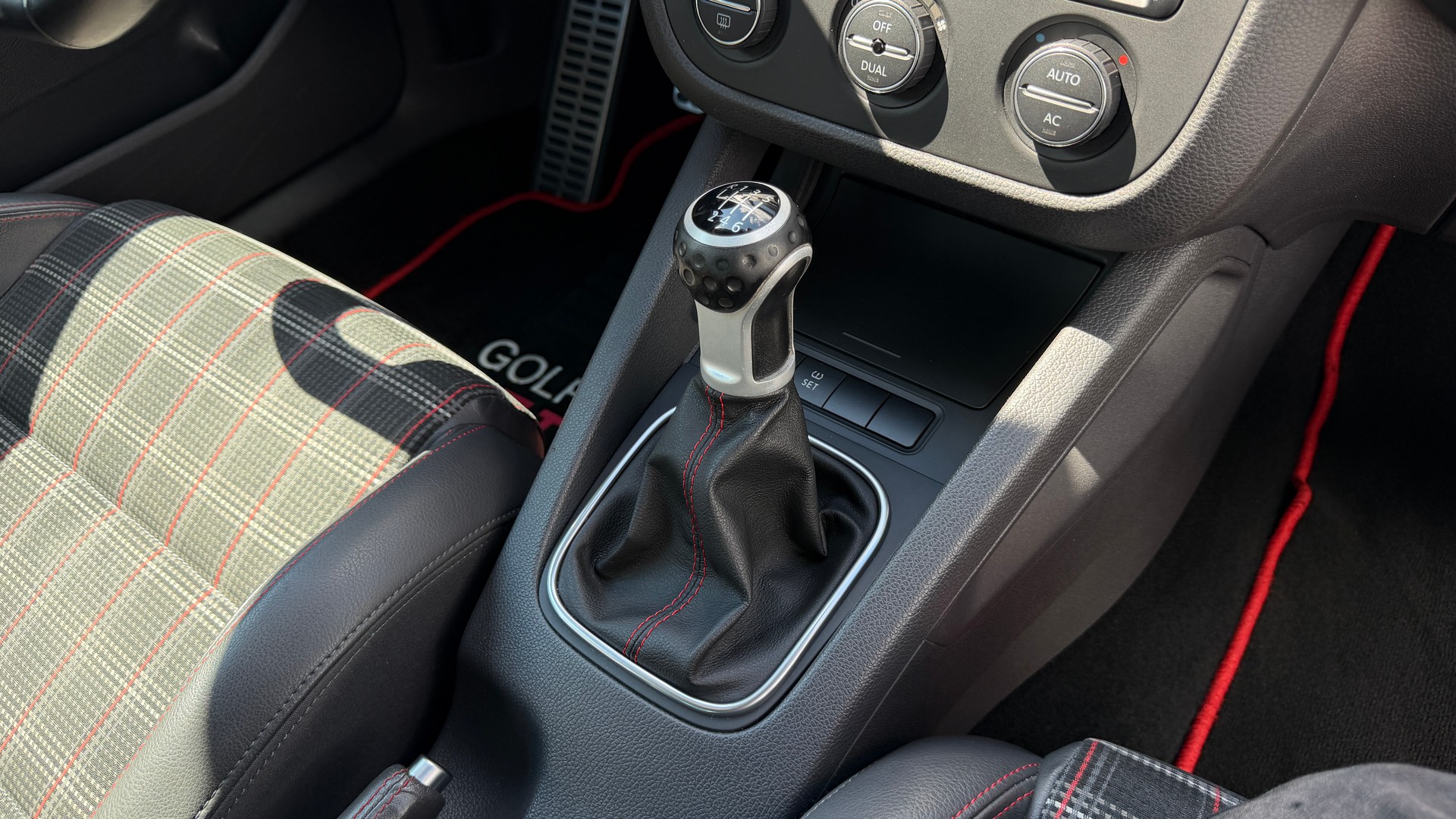 VW Golf 2.0 TFSI GTI Edition 30-image-16