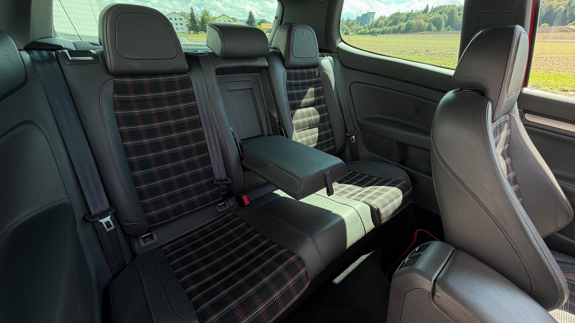 VW Golf 2.0 TFSI GTI Edition 30-image-20