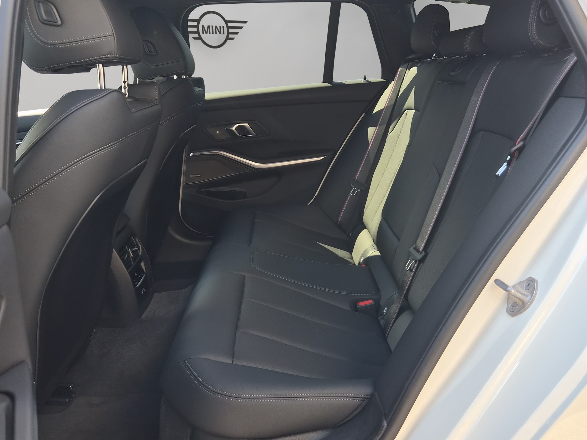 BMW M340i xDrive 48V Touring Steptronic M Sport Pro-image-18