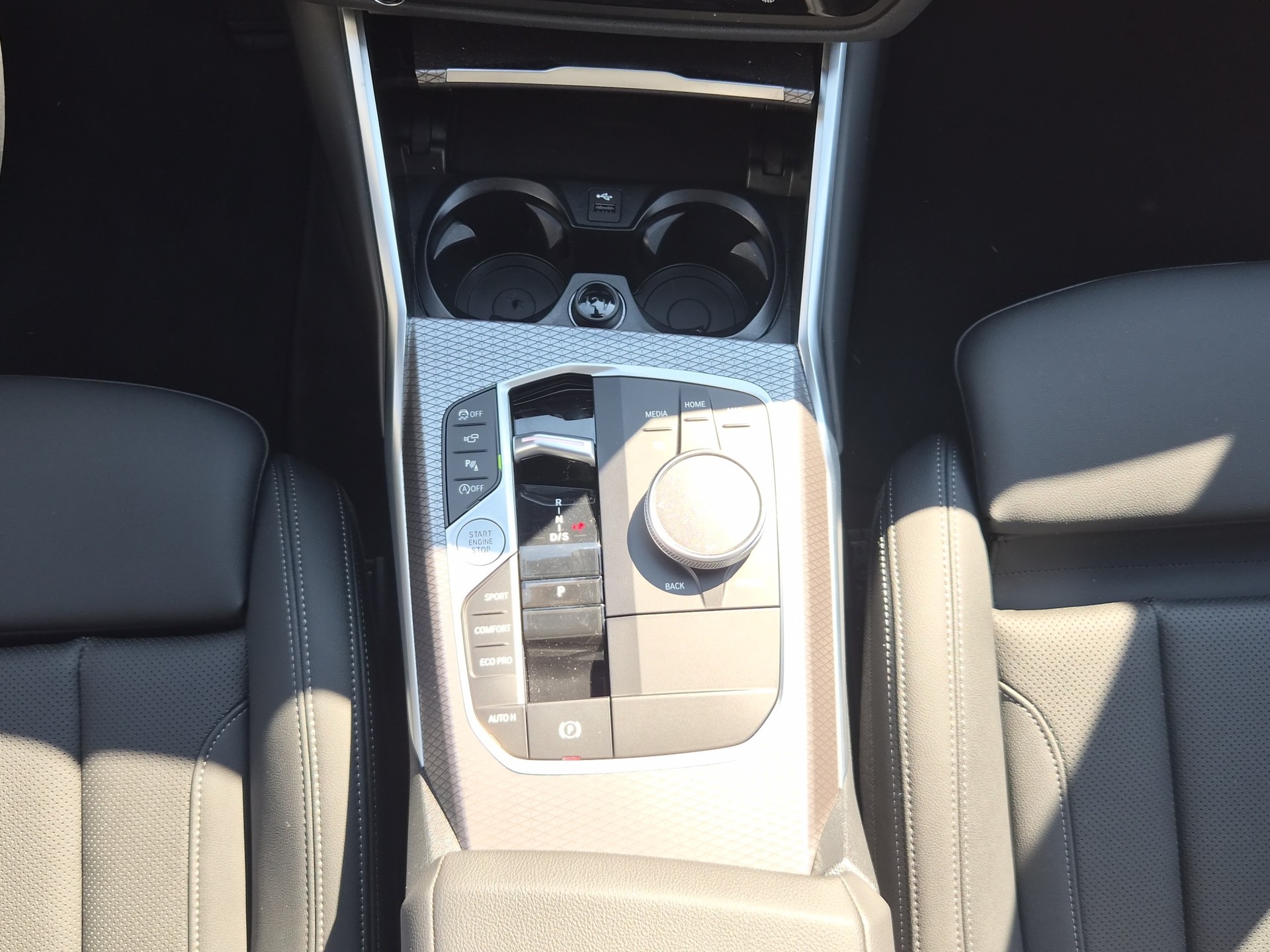 BMW M340i xDrive 48V Touring Steptronic M Sport Pro-image-16