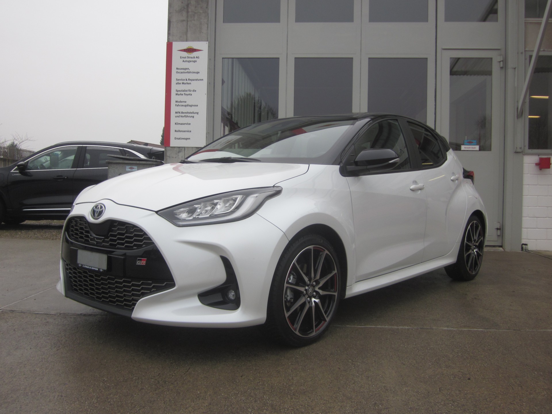 TOYOTA Yaris 1.5 GR Sport e-CVT-image-3