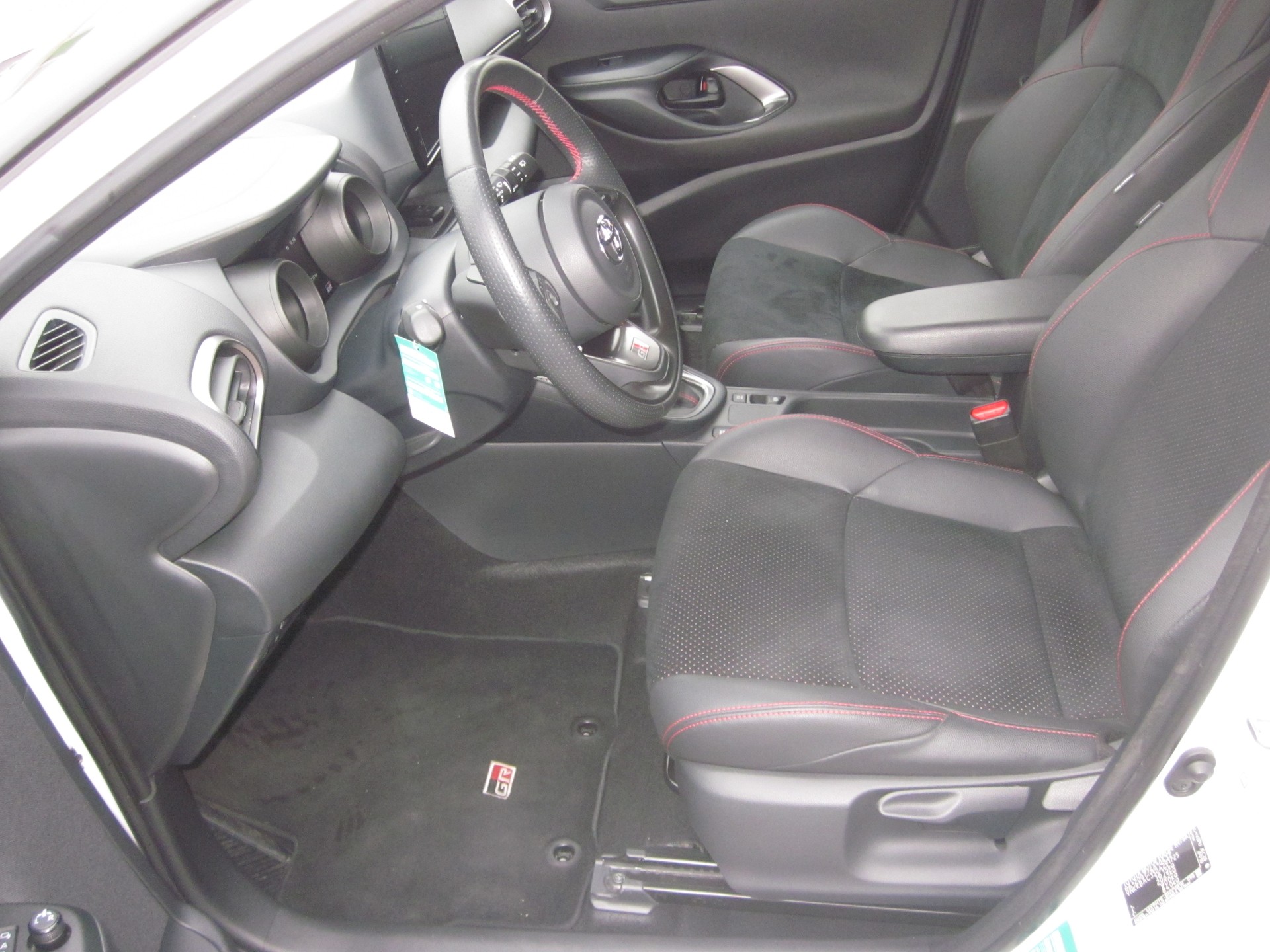 TOYOTA Yaris 1.5 GR Sport e-CVT-image-8