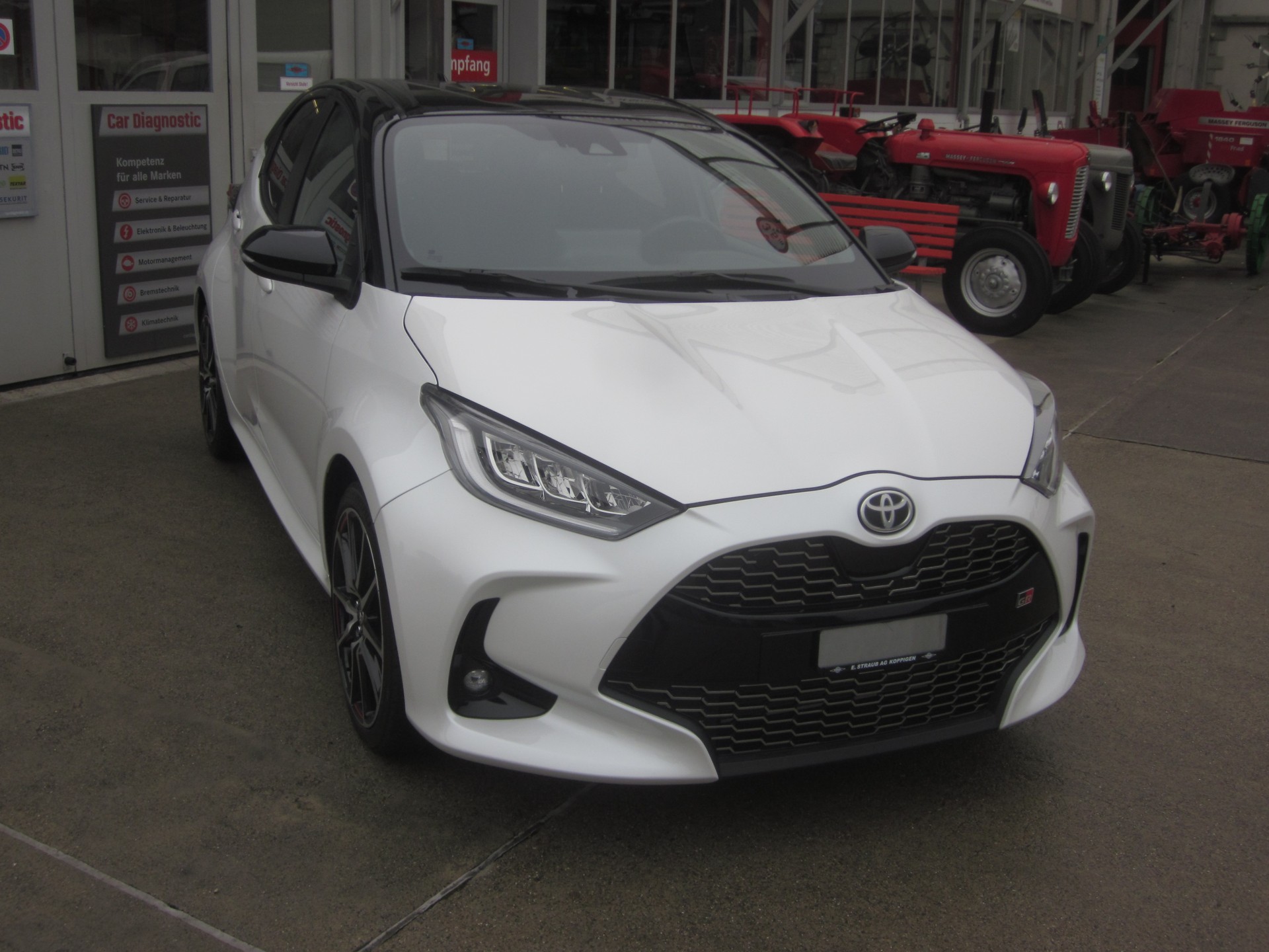 TOYOTA Yaris 1.5 GR Sport e-CVT-image-1