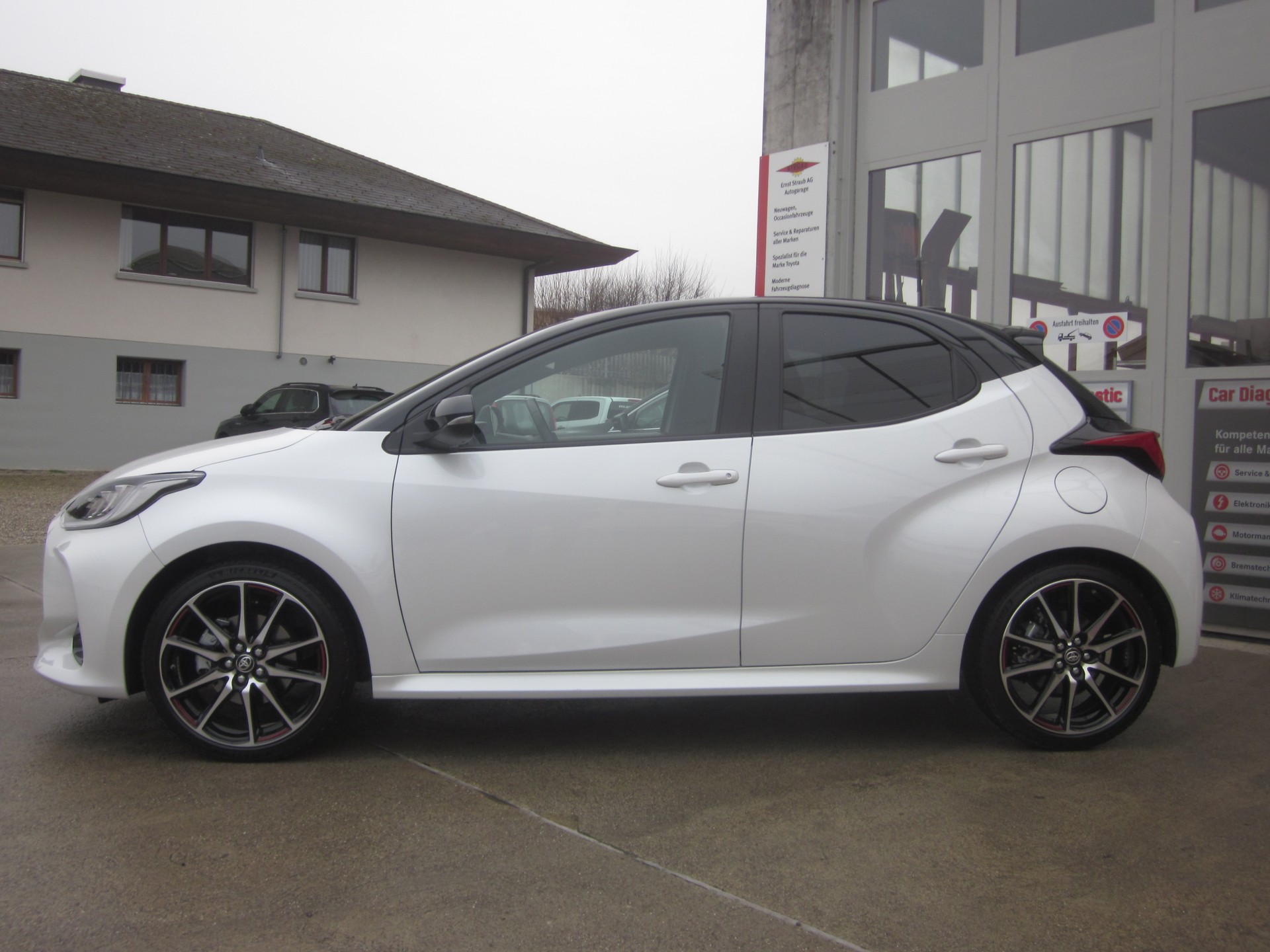 TOYOTA Yaris 1.5 GR Sport e-CVT-image-5
