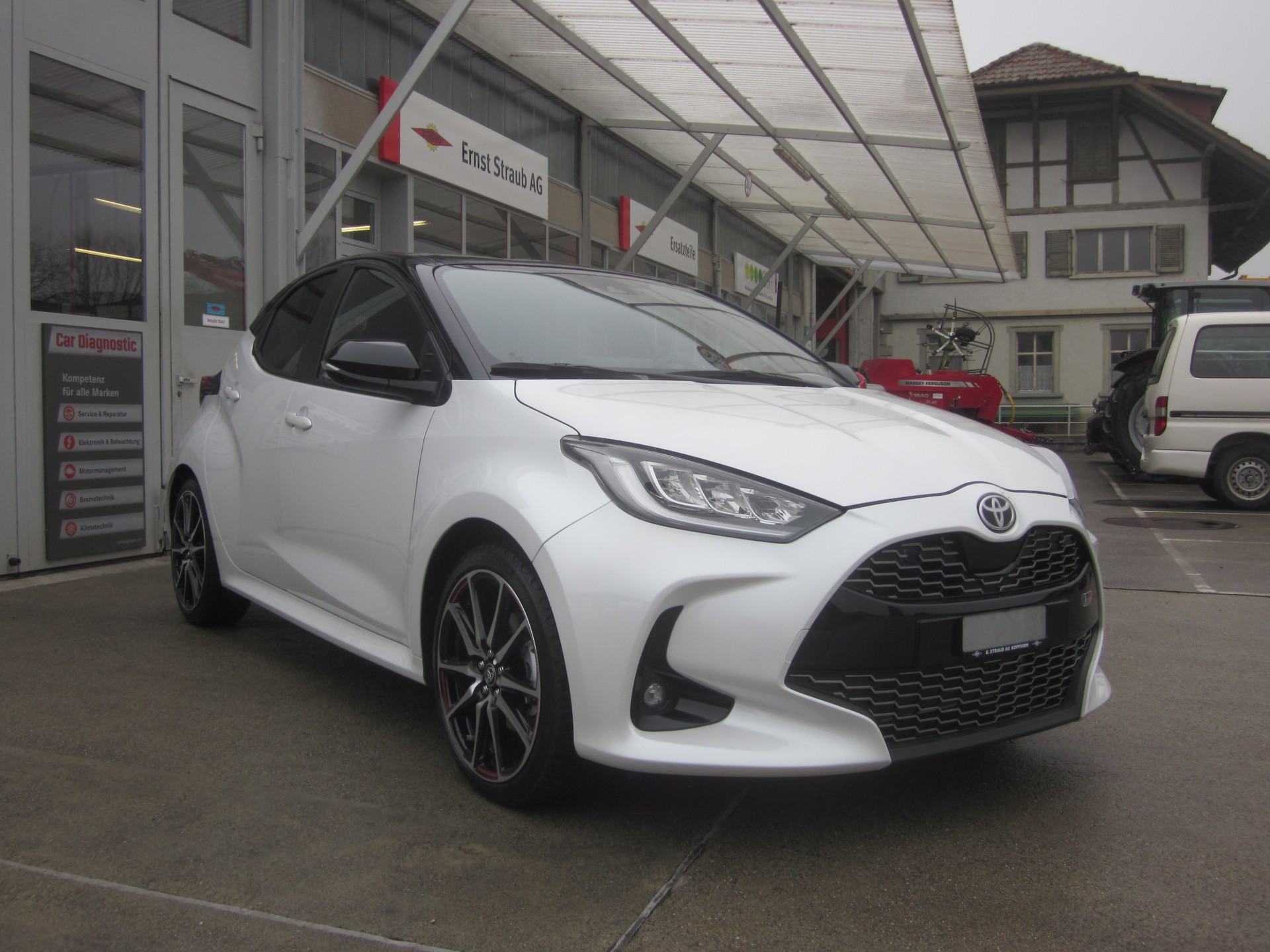 TOYOTA Yaris 1.5 GR Sport e-CVT-image-2