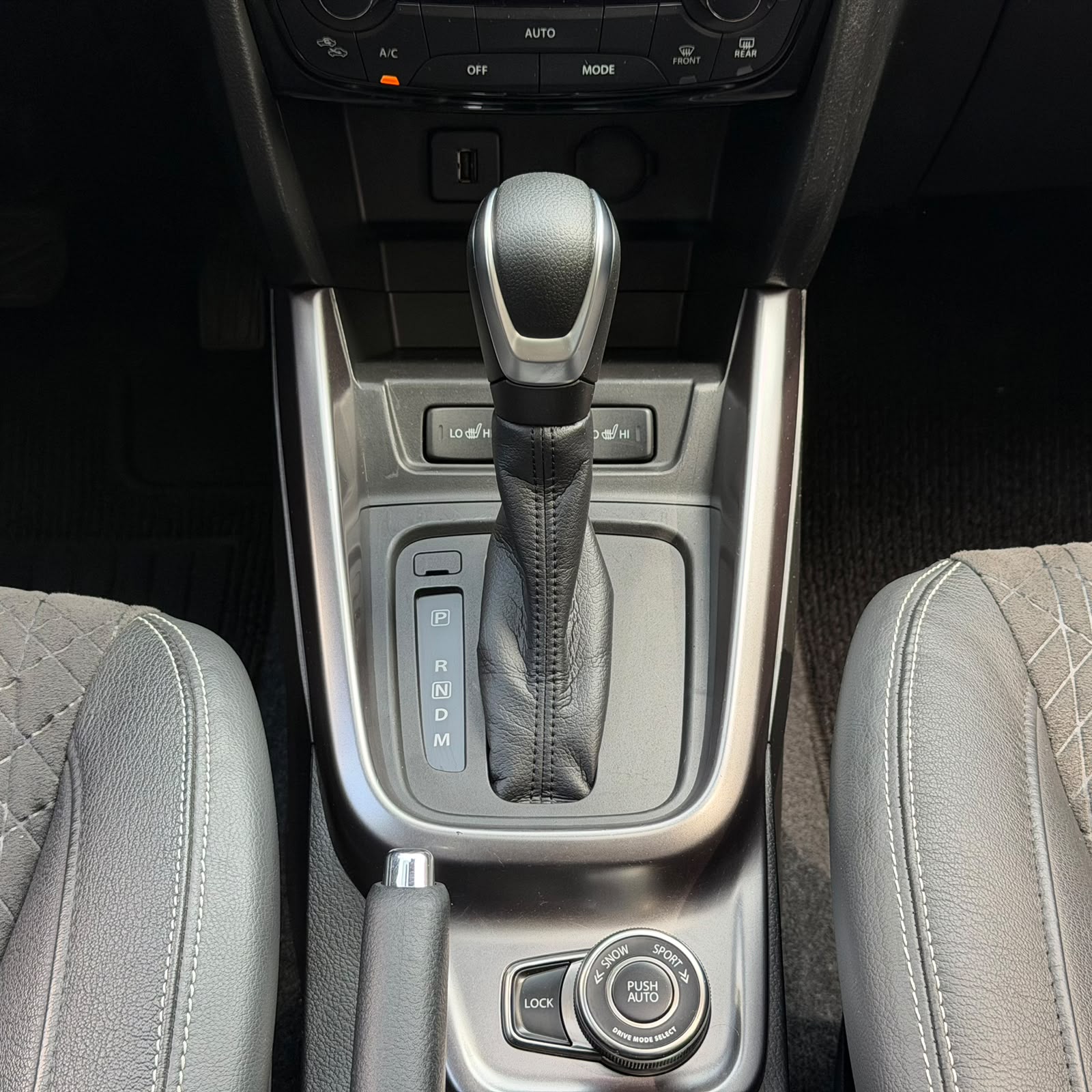 SUZUKI Vitara 1.5 Hybrid Compact Top 4x4 AGS-image-25