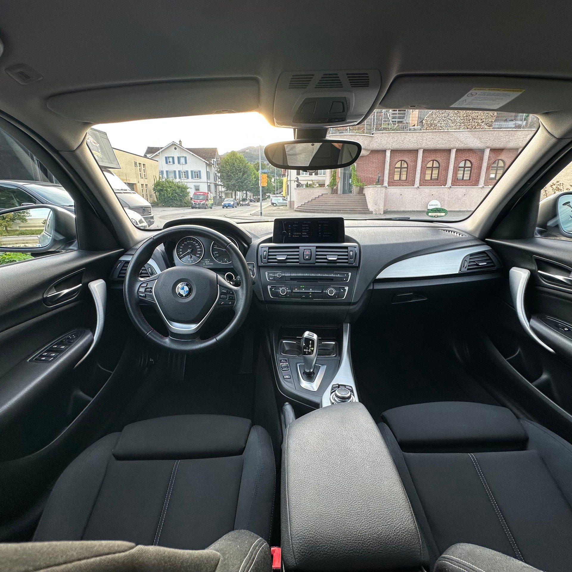 BMW 118d Sport Line Steptronic-image-9