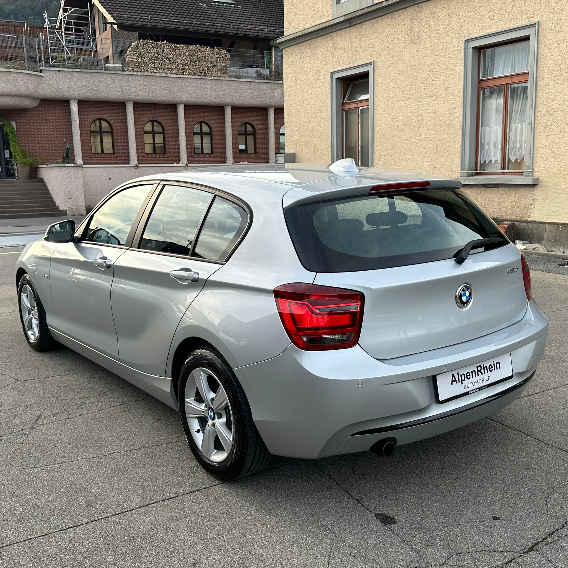 BMW 118d Sport Line Steptronic-image-4