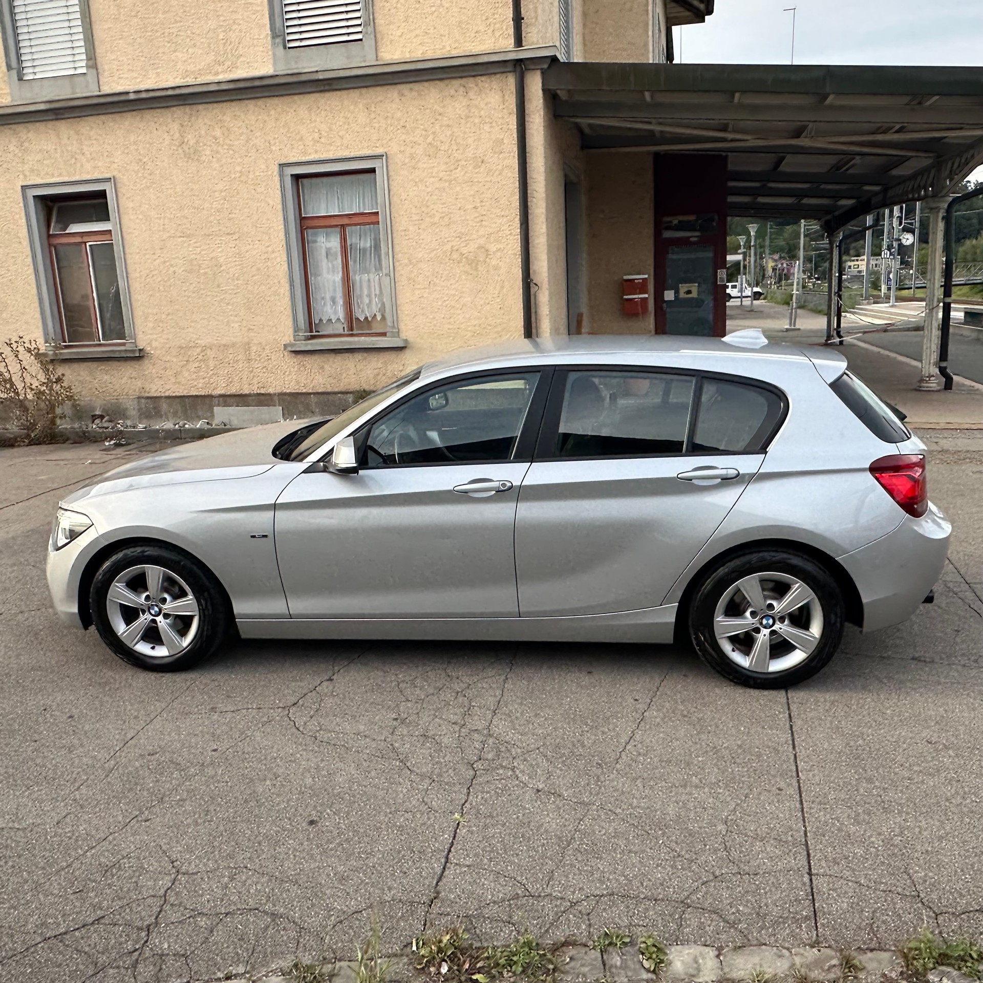 BMW 118d Sport Line Steptronic-image-5
