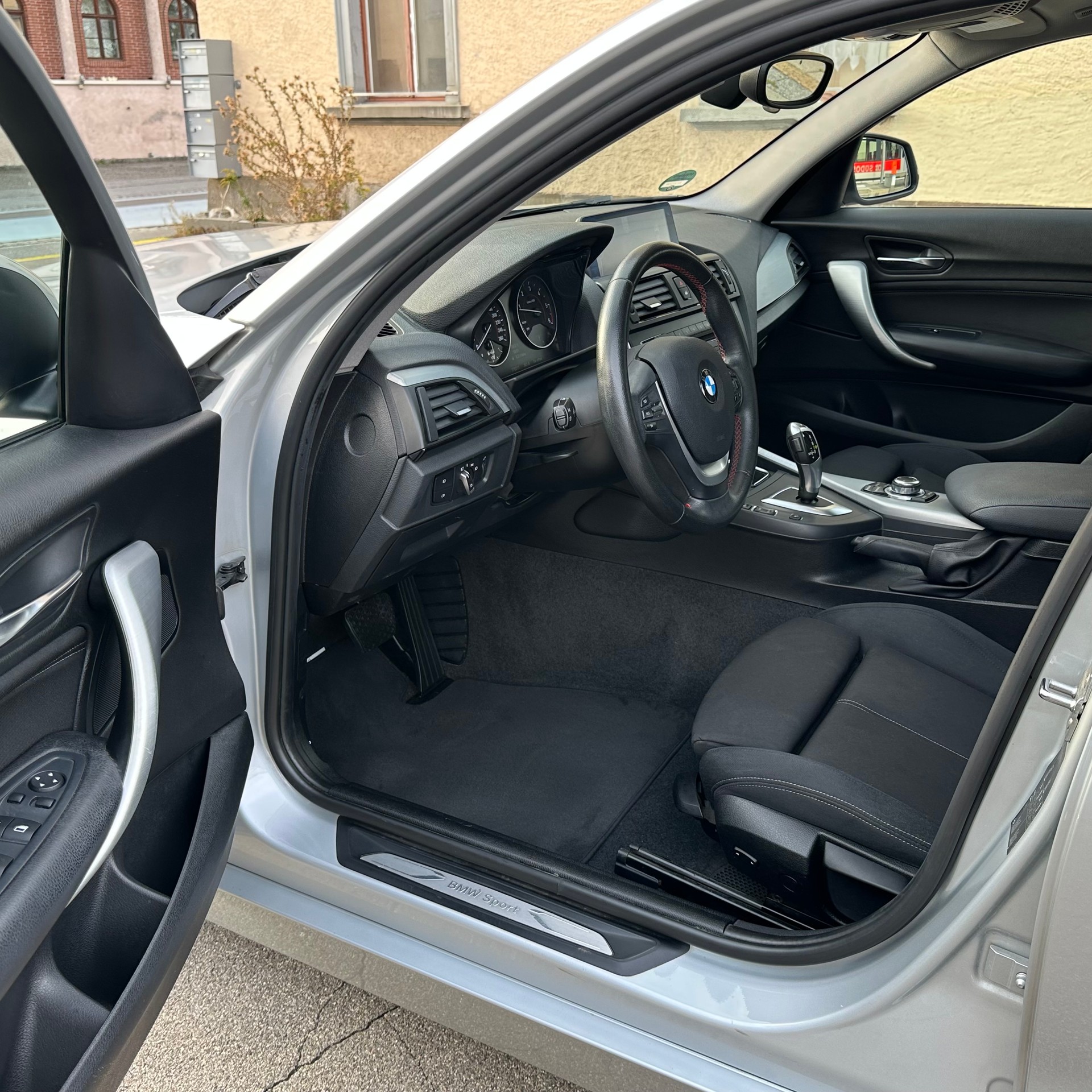 BMW 118d Sport Line Steptronic-image-8