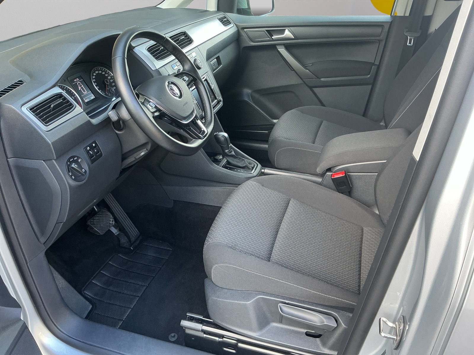 VW Caddy 2.0 TDI Liberty DSG-image-4